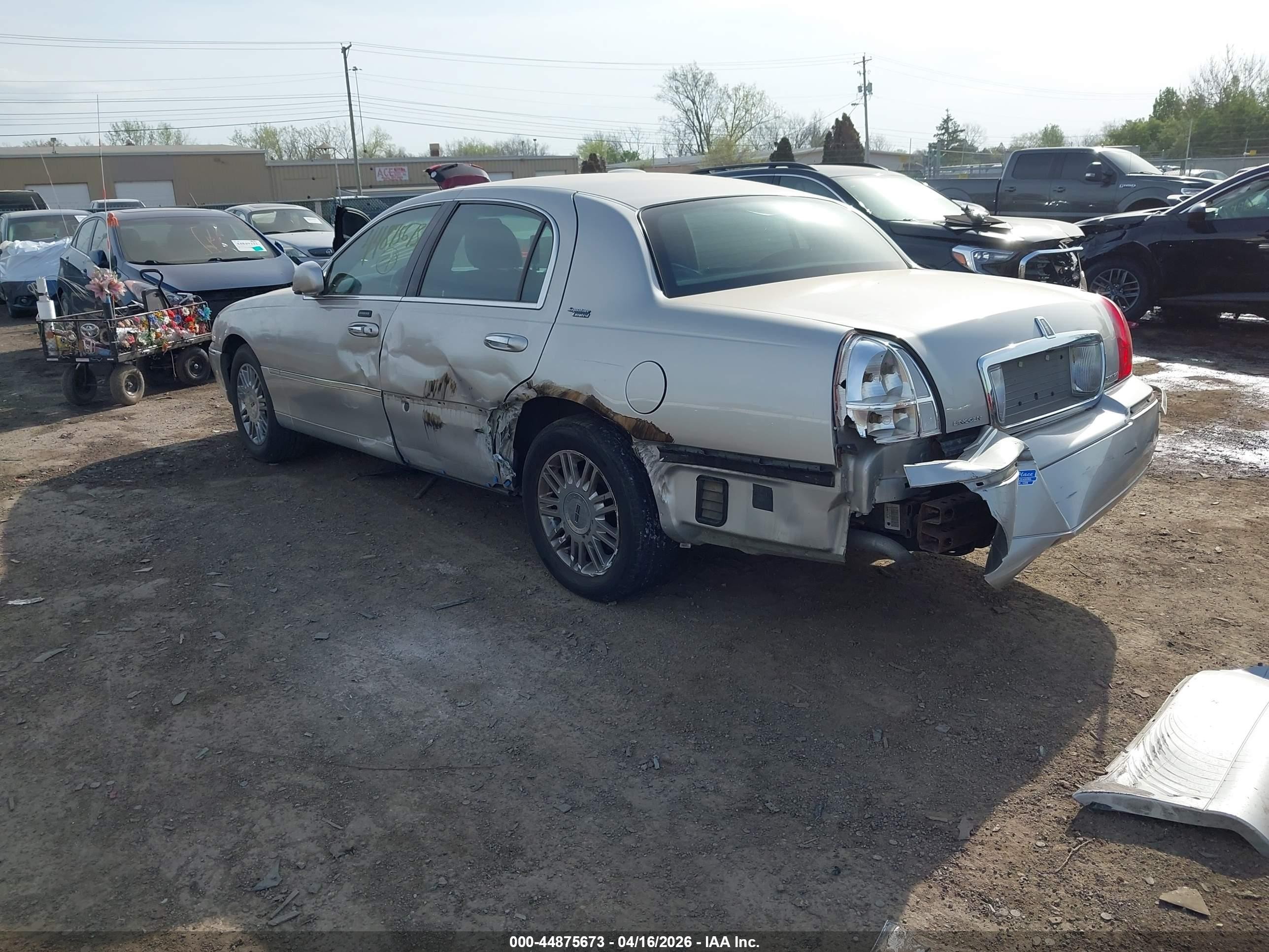 2009 Lincoln Town Car Signature Limited Silver vin: 2LNHM82V19X601703