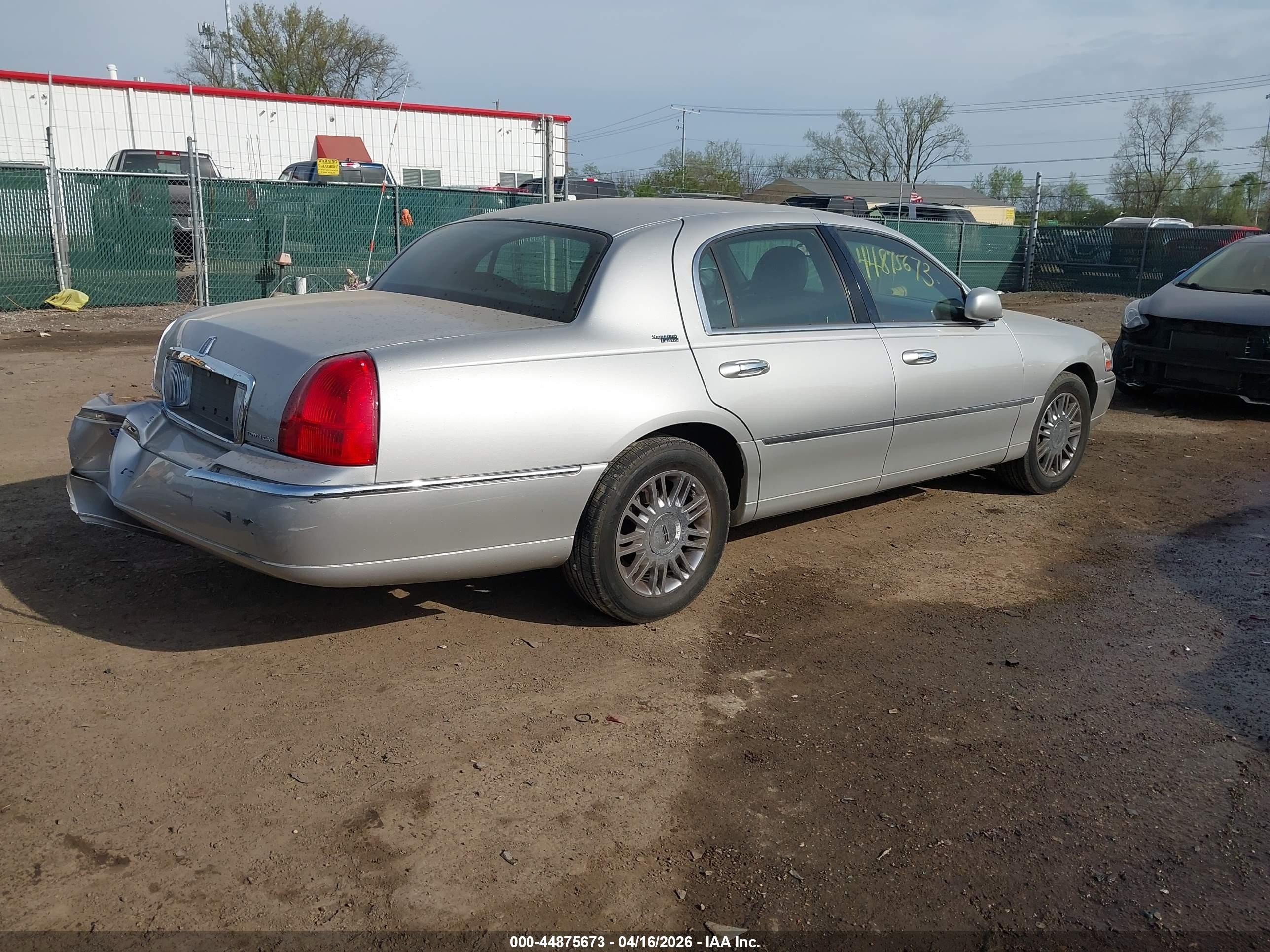 2009 Lincoln Town Car Signature Limited Silver vin: 2LNHM82V19X601703