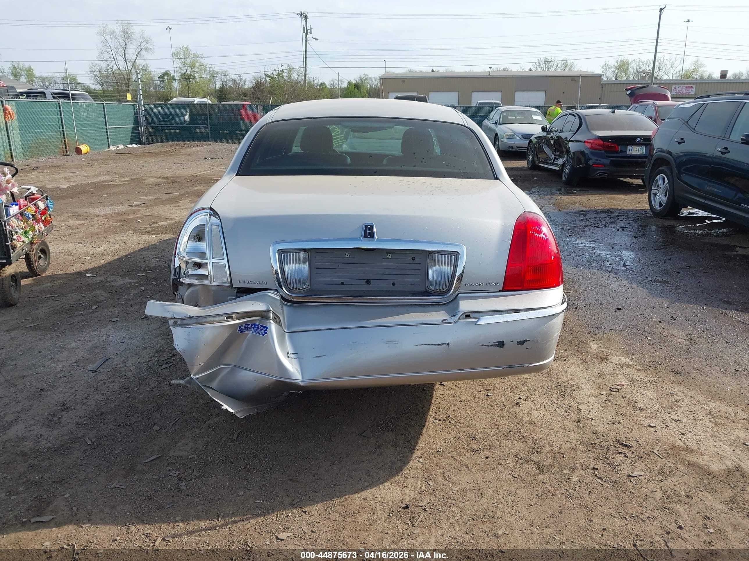 2009 Lincoln Town Car Signature Limited Silver vin: 2LNHM82V19X601703