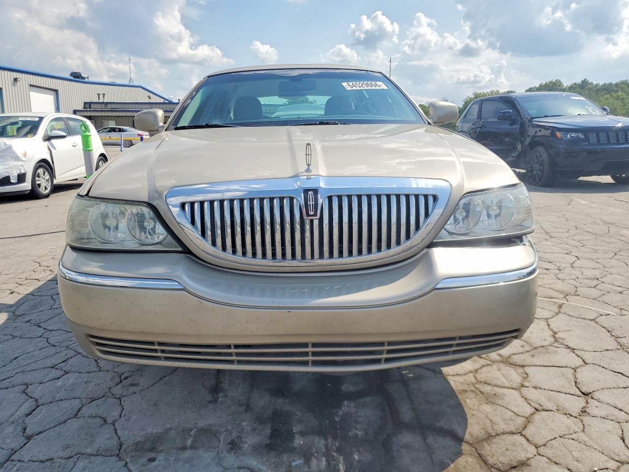 2008 Lincoln Town Car Signature Limited Beige vin: 2LNHM82V28X659964