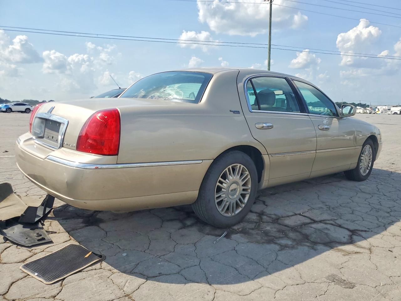 2008 Lincoln Town Car Signature Limited Beige vin: 2LNHM82V28X659964
