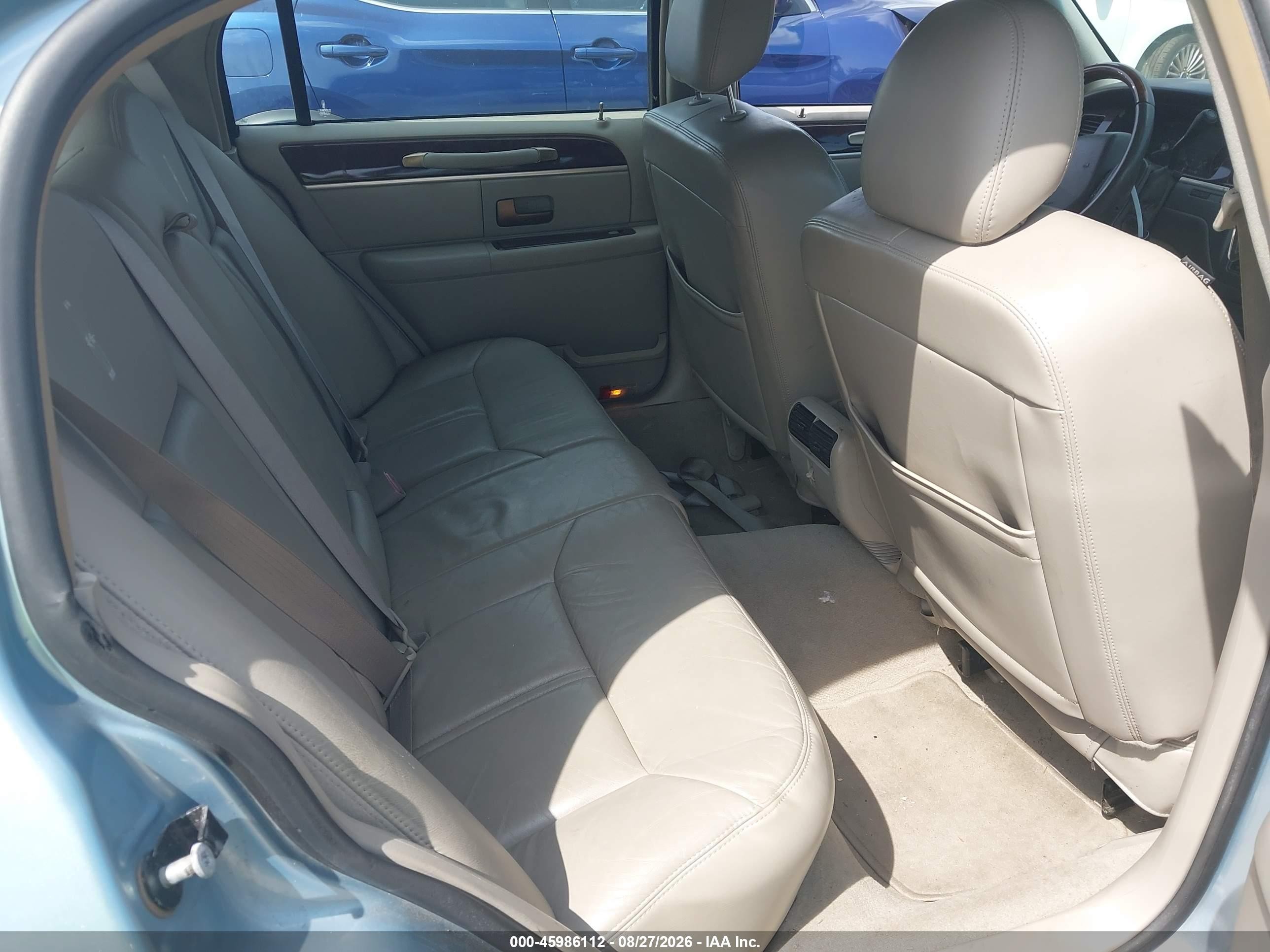2009 Lincoln Town Car Signature Limited Light Blue vin: 2LNHM82V39X610824