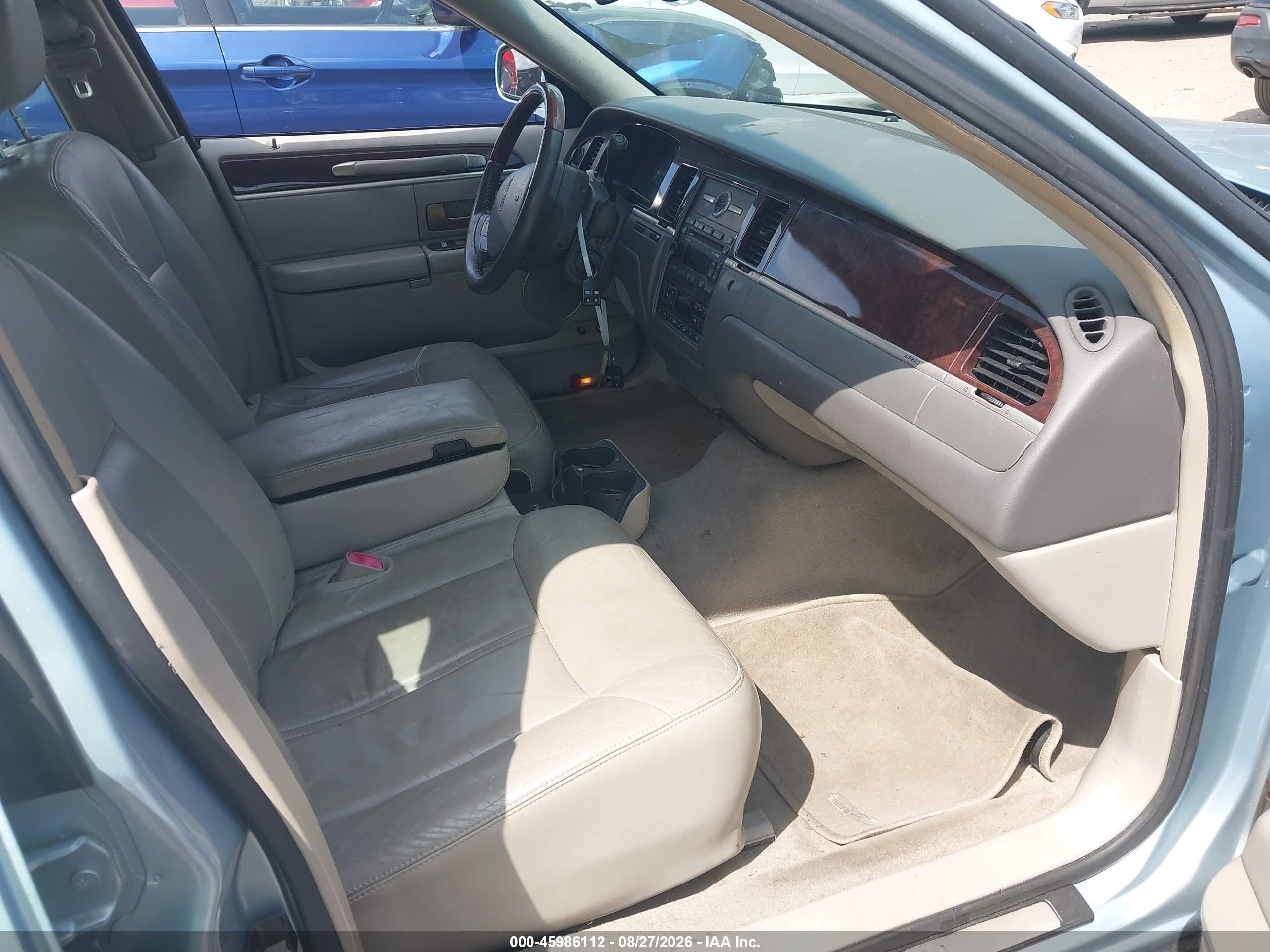2009 Lincoln Town Car Signature Limited Light Blue vin: 2LNHM82V39X610824