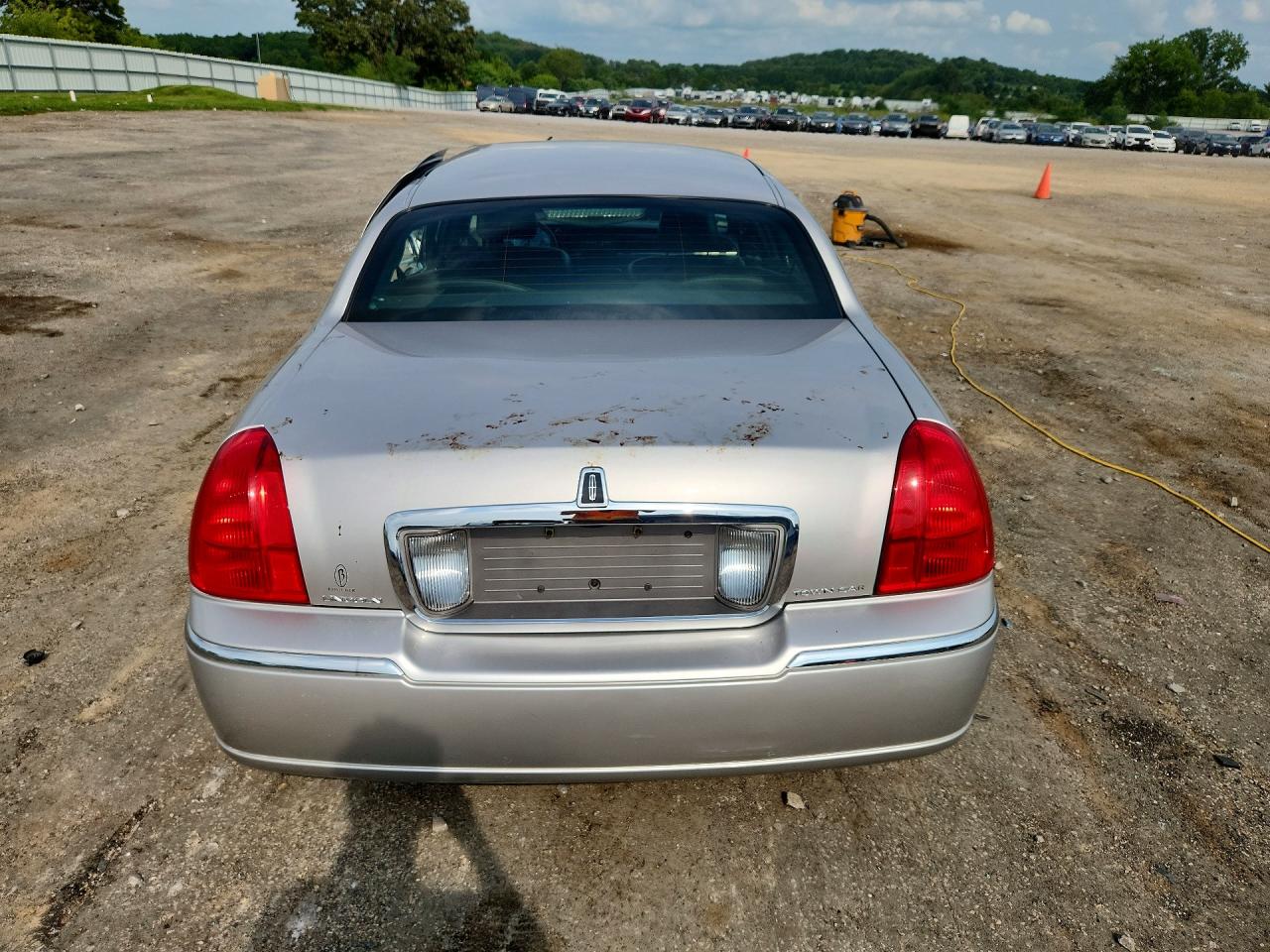 2009 Lincoln Town Car Signature Limited Silver vin: 2LNHM82V39X633715