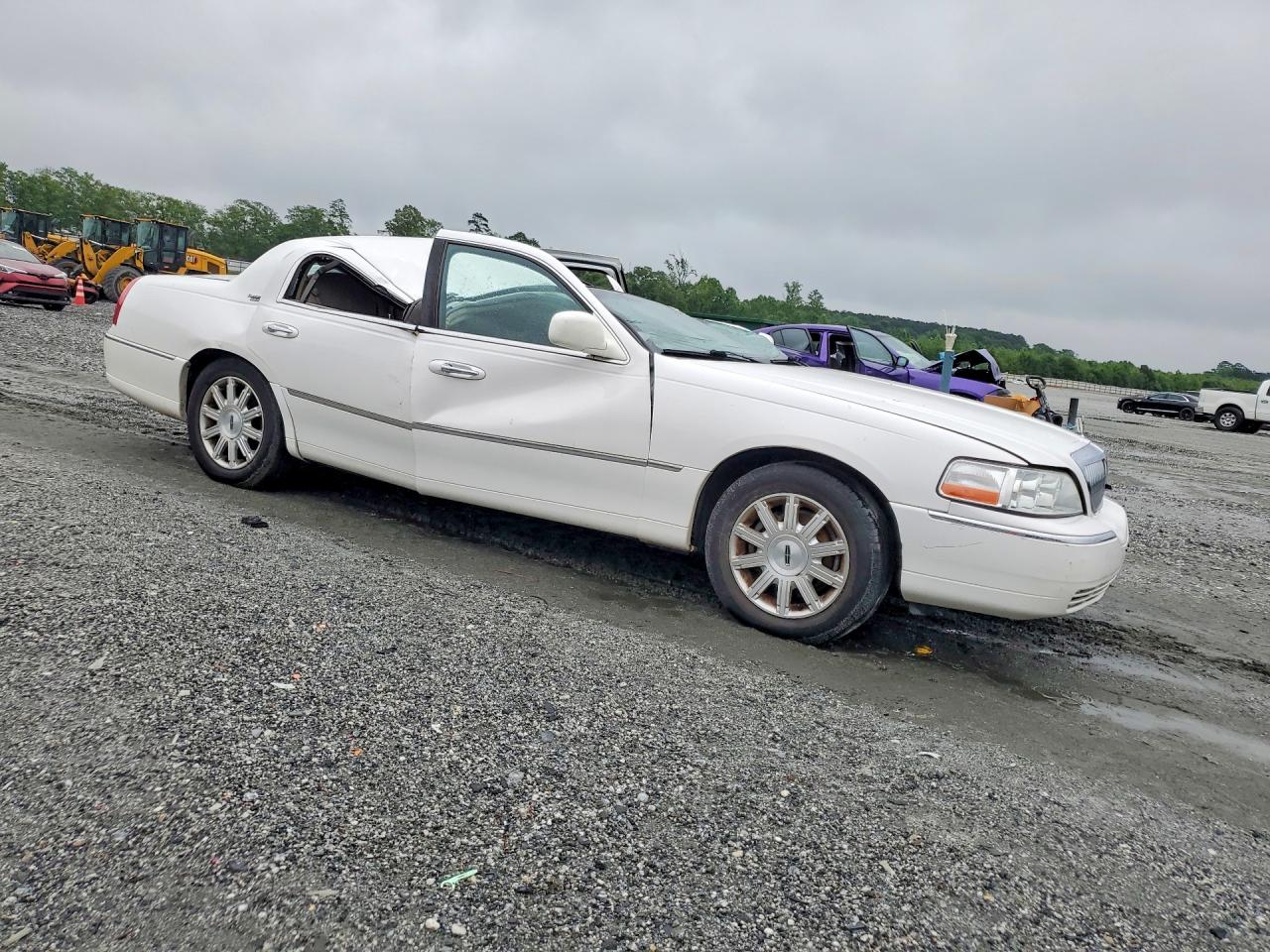 2009 Lincoln Town Car Signature Limited White vin: 2LNHM82V49X618785