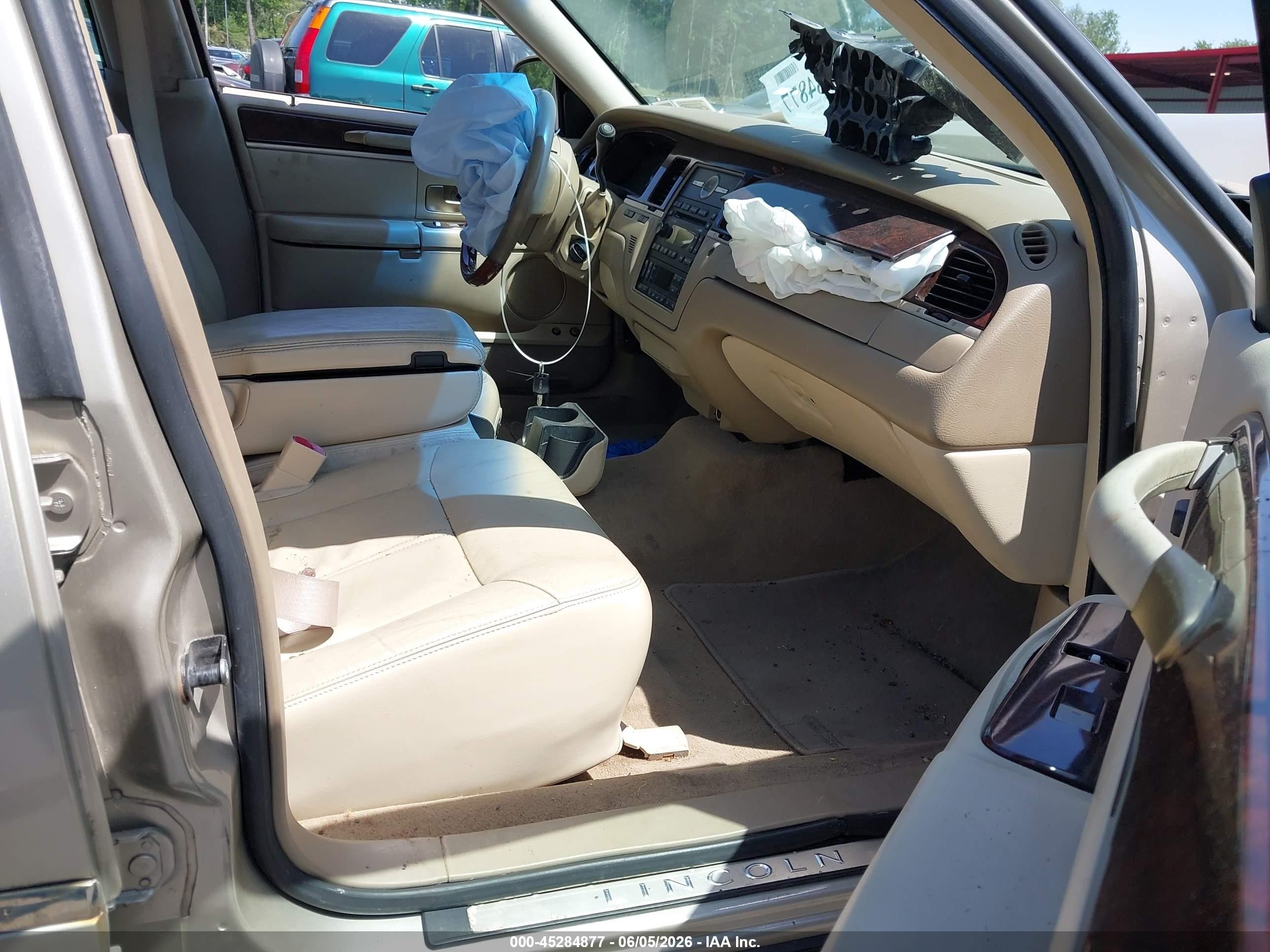 2009 Lincoln Town Car Signature Limited Gold vin: 2LNHM82V49X632797