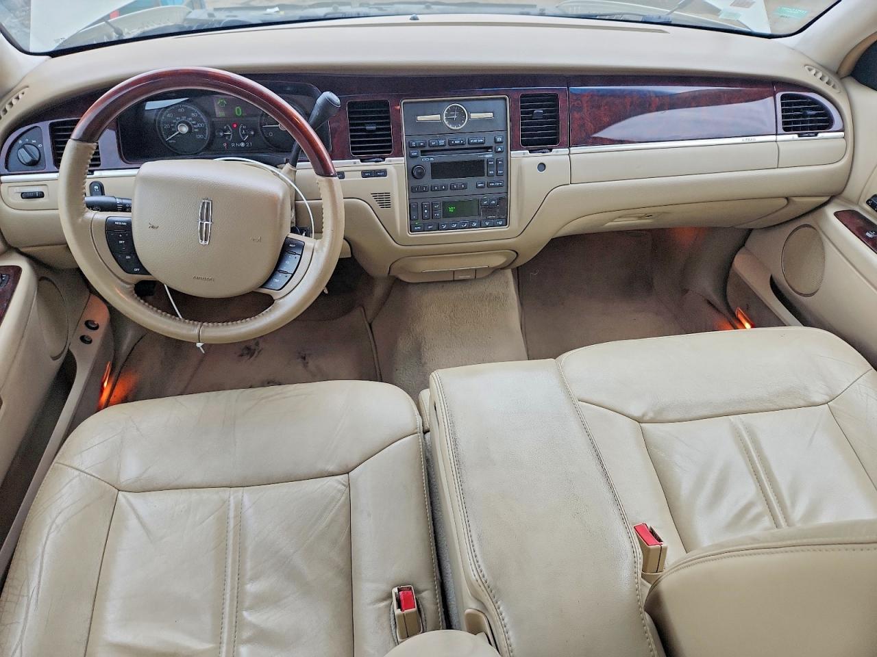2008 Lincoln Town Car Бежевый vin: 2LNHM82V58X663684