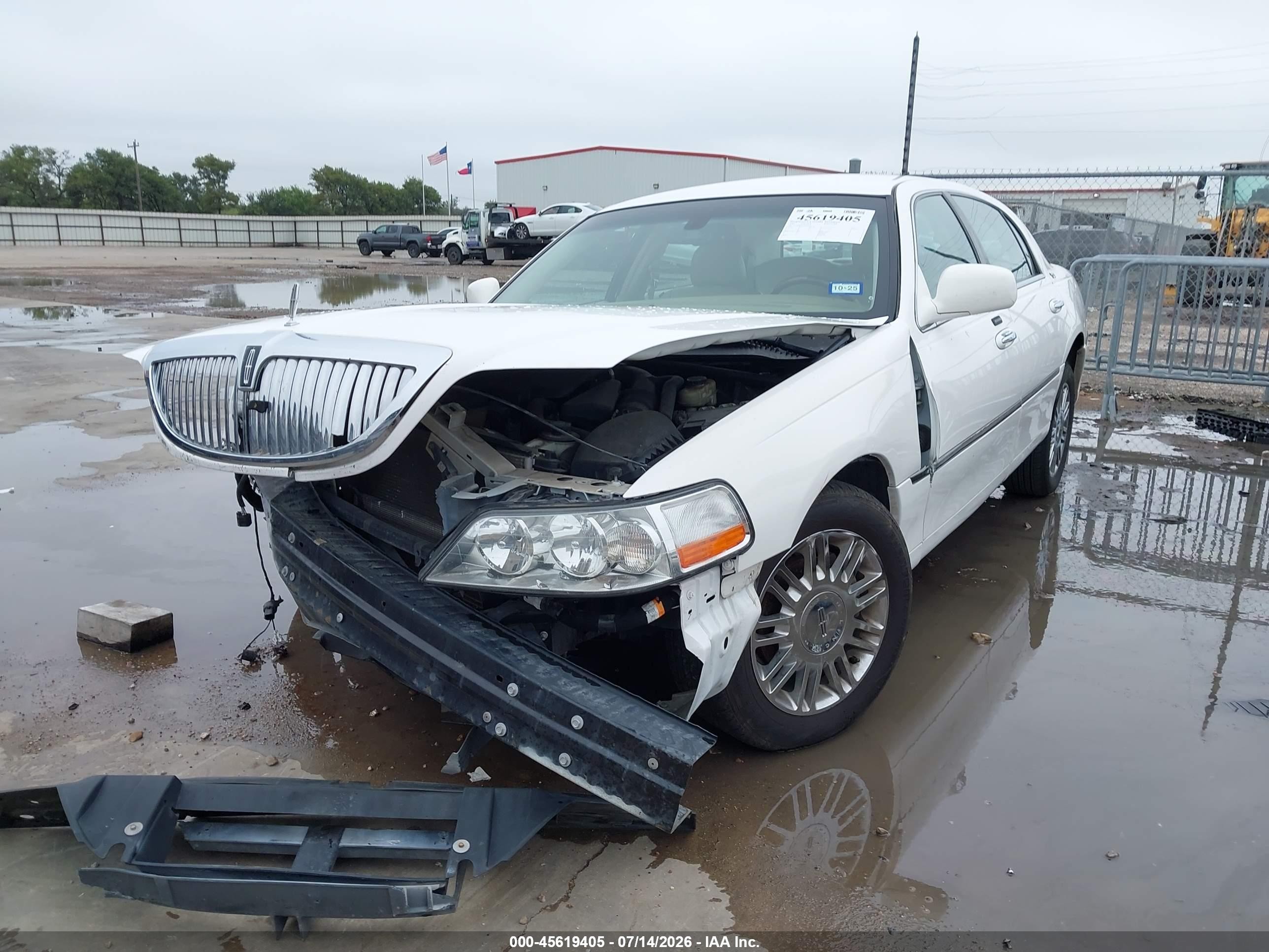 2009 Lincoln Town Car Signature Limited White vin: 2LNHM82V59X617872