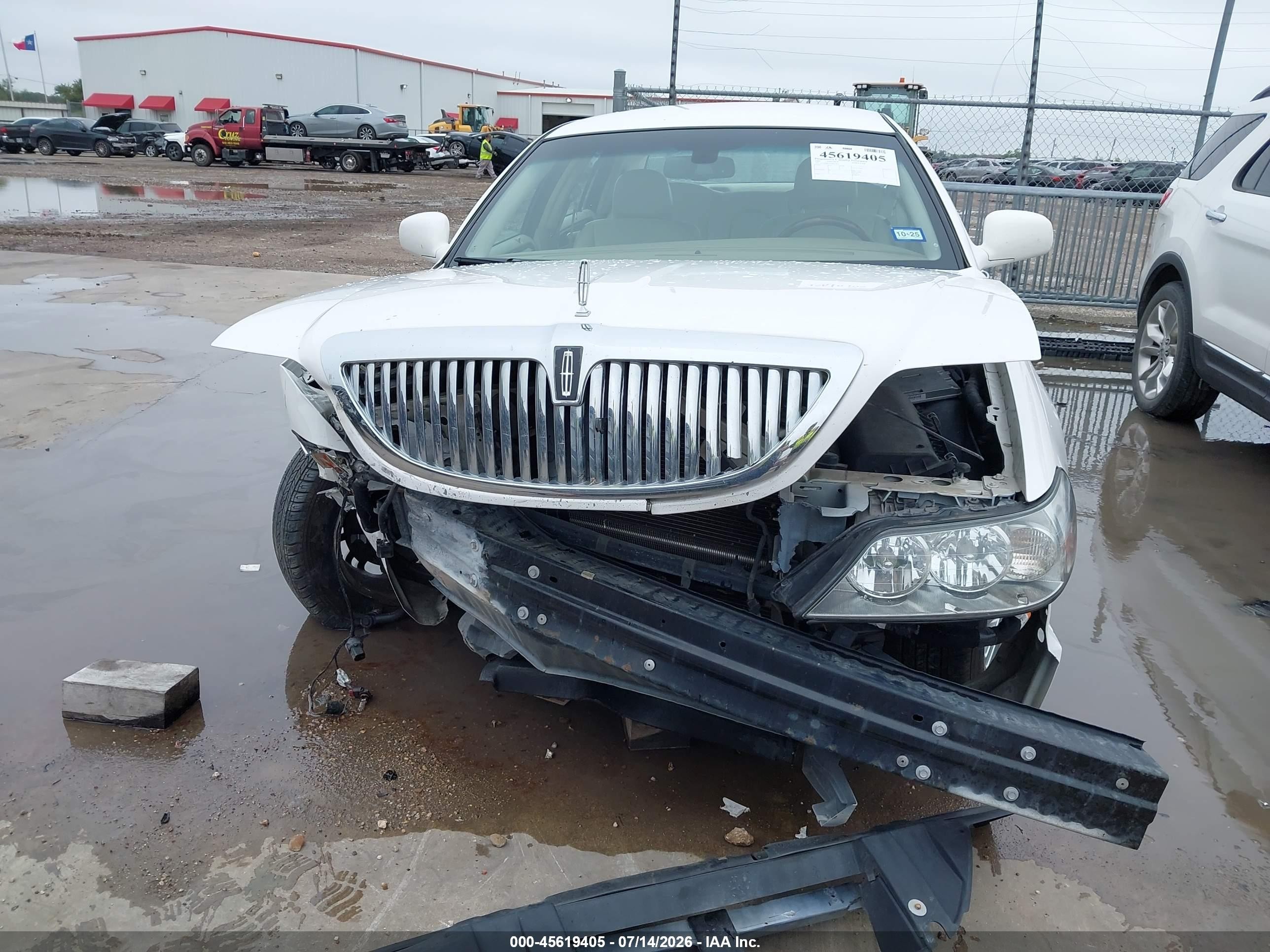 2009 Lincoln Town Car Signature Limited White vin: 2LNHM82V59X617872