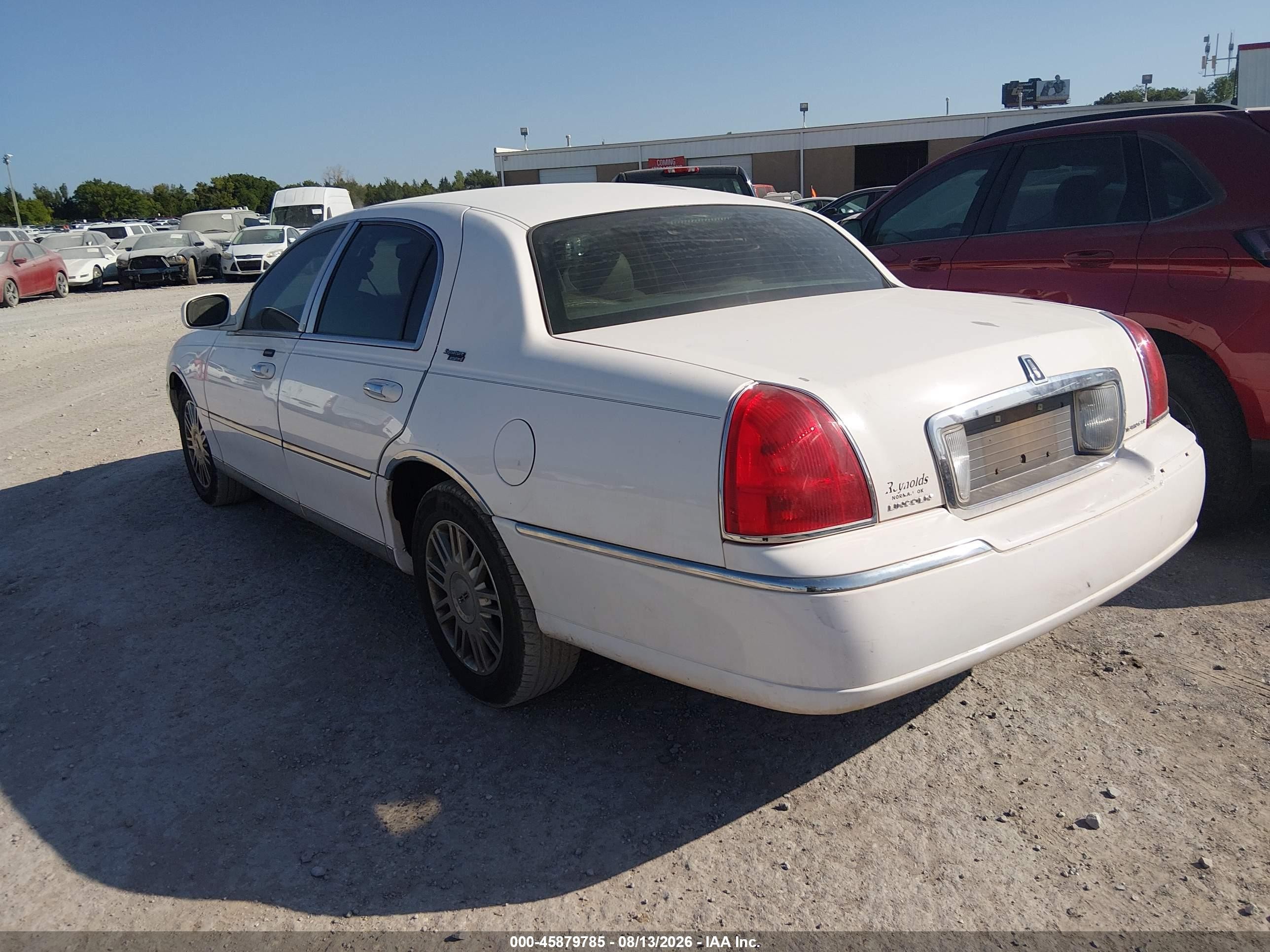 2008 Lincoln Town Car Signature Limited White vin: 2LNHM82V68X659837