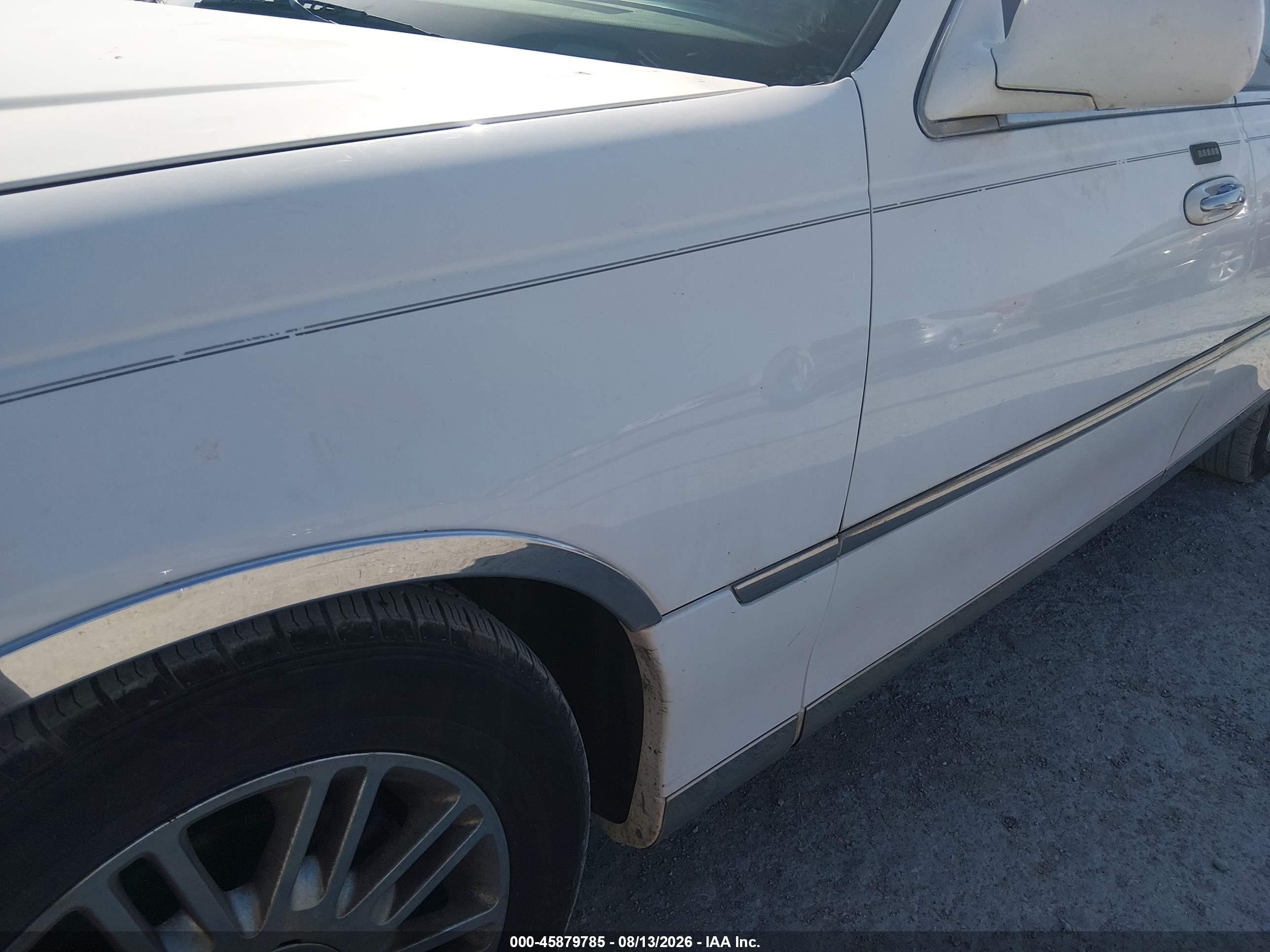 2008 Lincoln Town Car Signature Limited White vin: 2LNHM82V68X659837