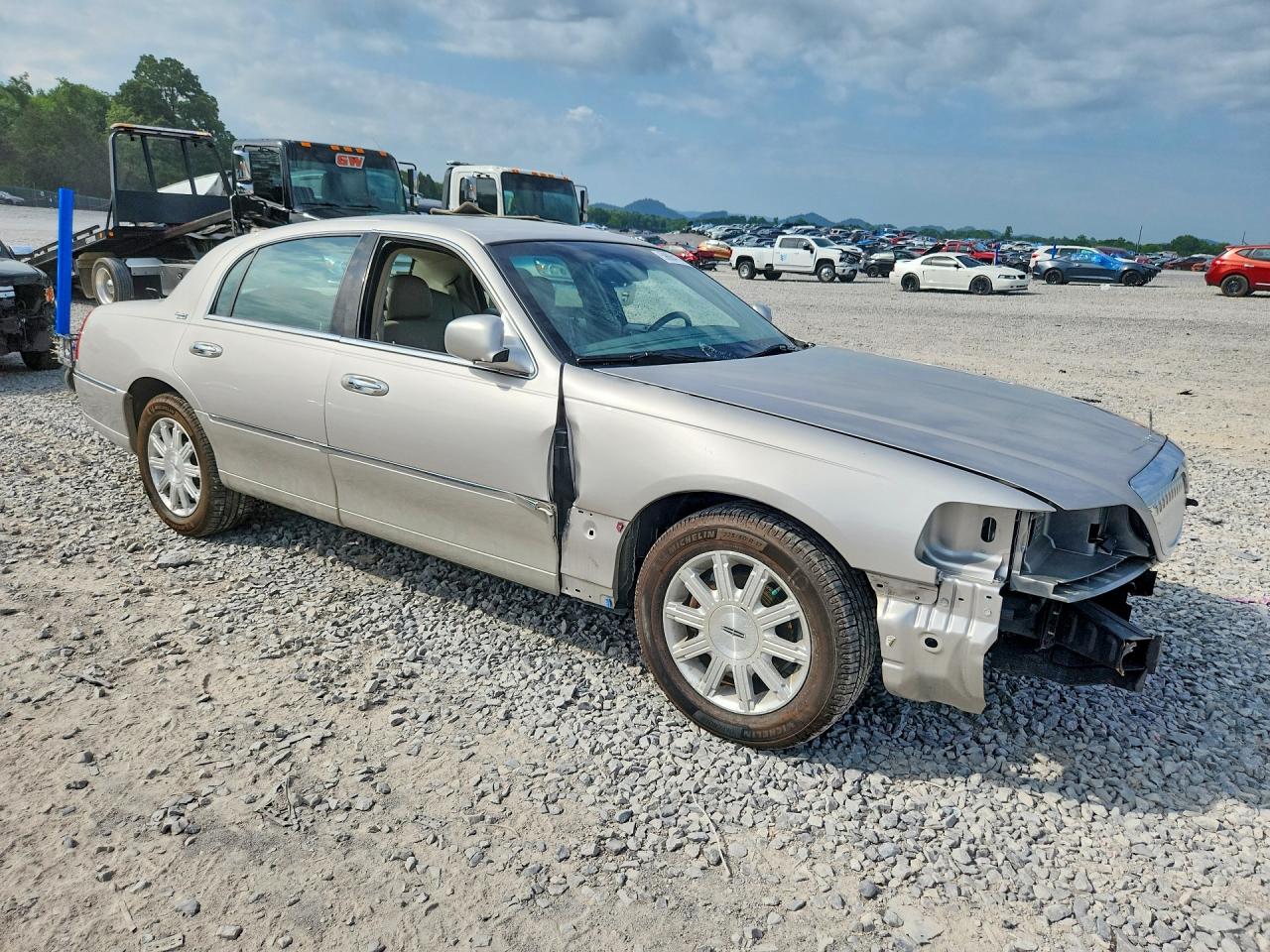 2008 Lincoln Town Car Signature Limited Серебряный vin: 2LNHM82V68X659949