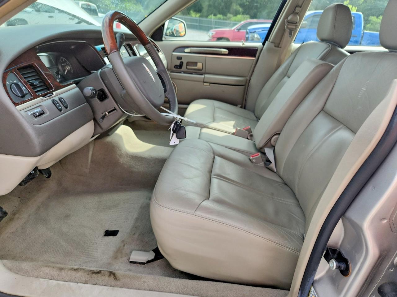 2008 Lincoln Town Car Signature Limited Серебряный vin: 2LNHM82V68X659949