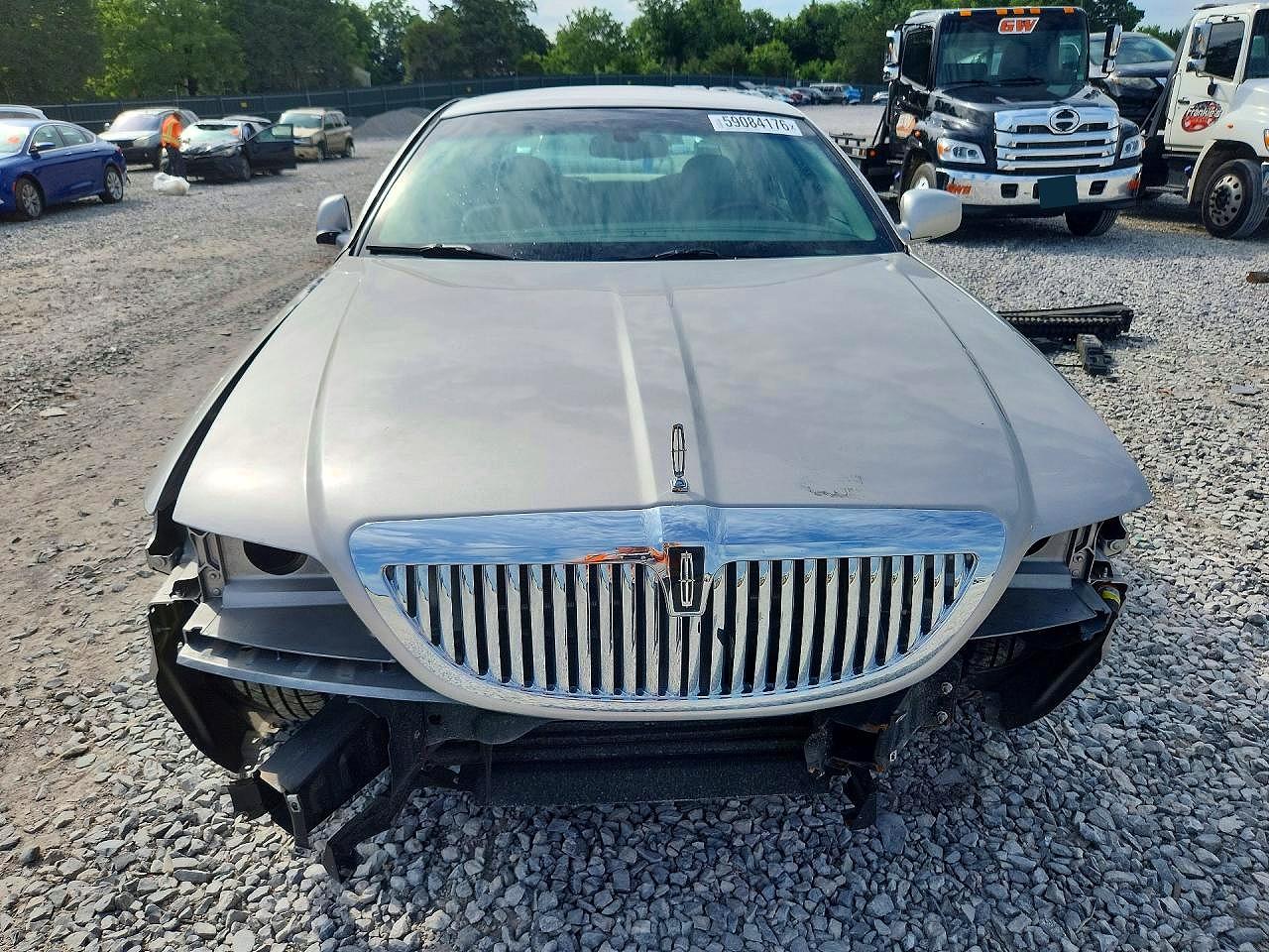 2008 Lincoln Town Car Signature Limited Серебряный vin: 2LNHM82V68X659949