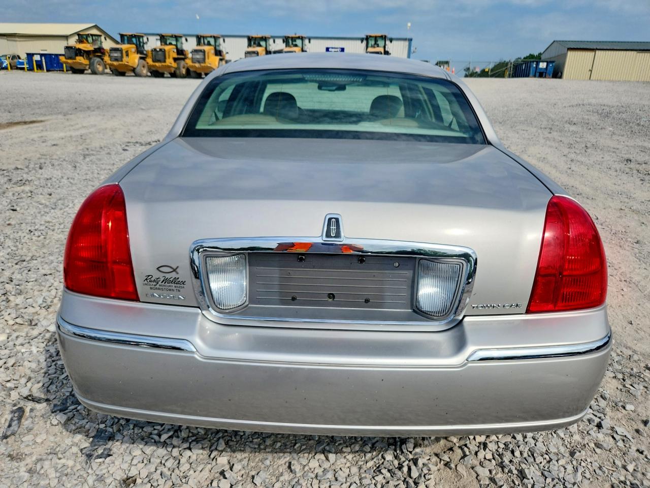 2008 Lincoln Town Car Signature Limited Серебряный vin: 2LNHM82V68X659949