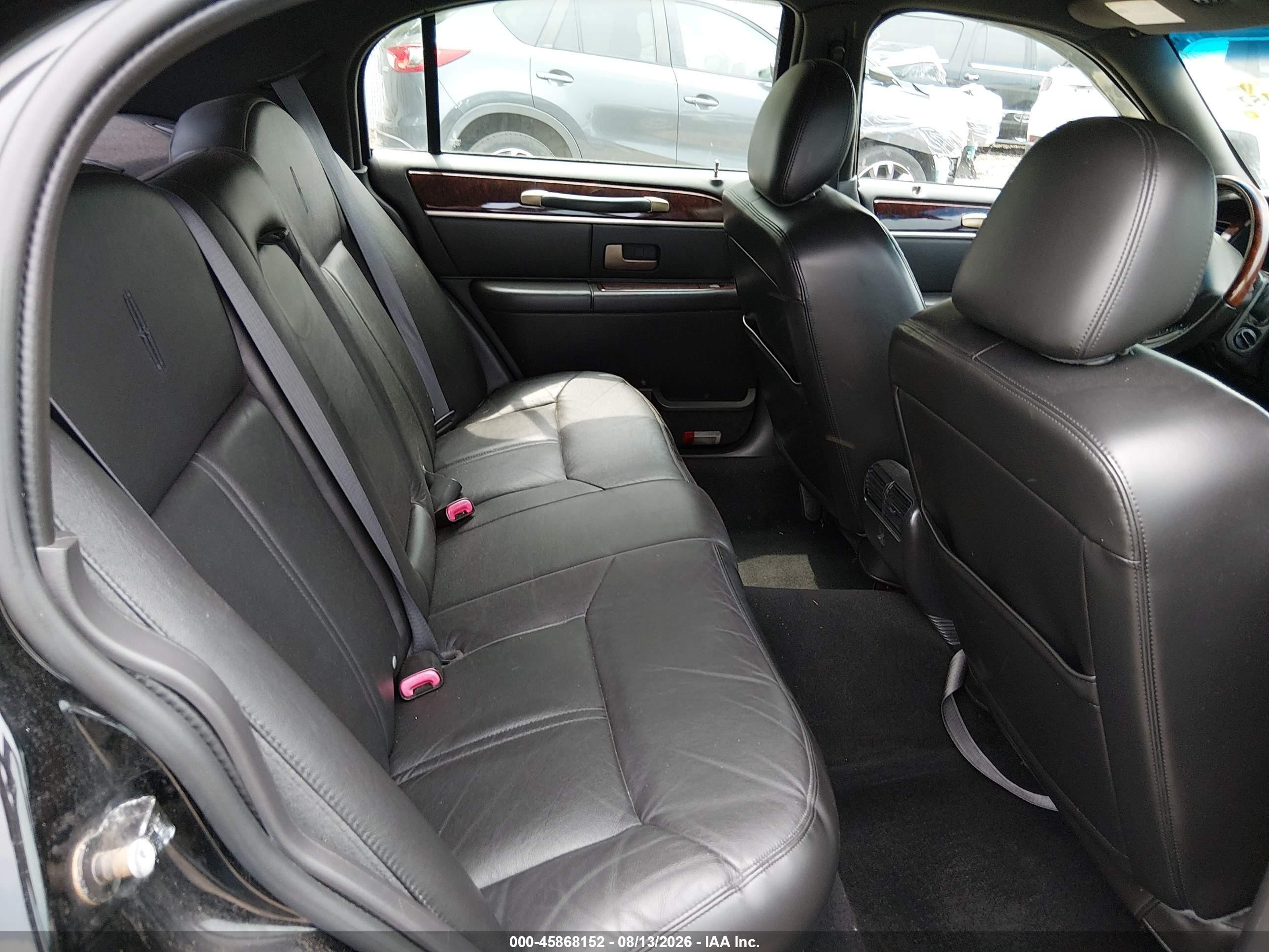 2009 Lincoln Town Car Signature Limited Black vin: 2LNHM82V69X621185