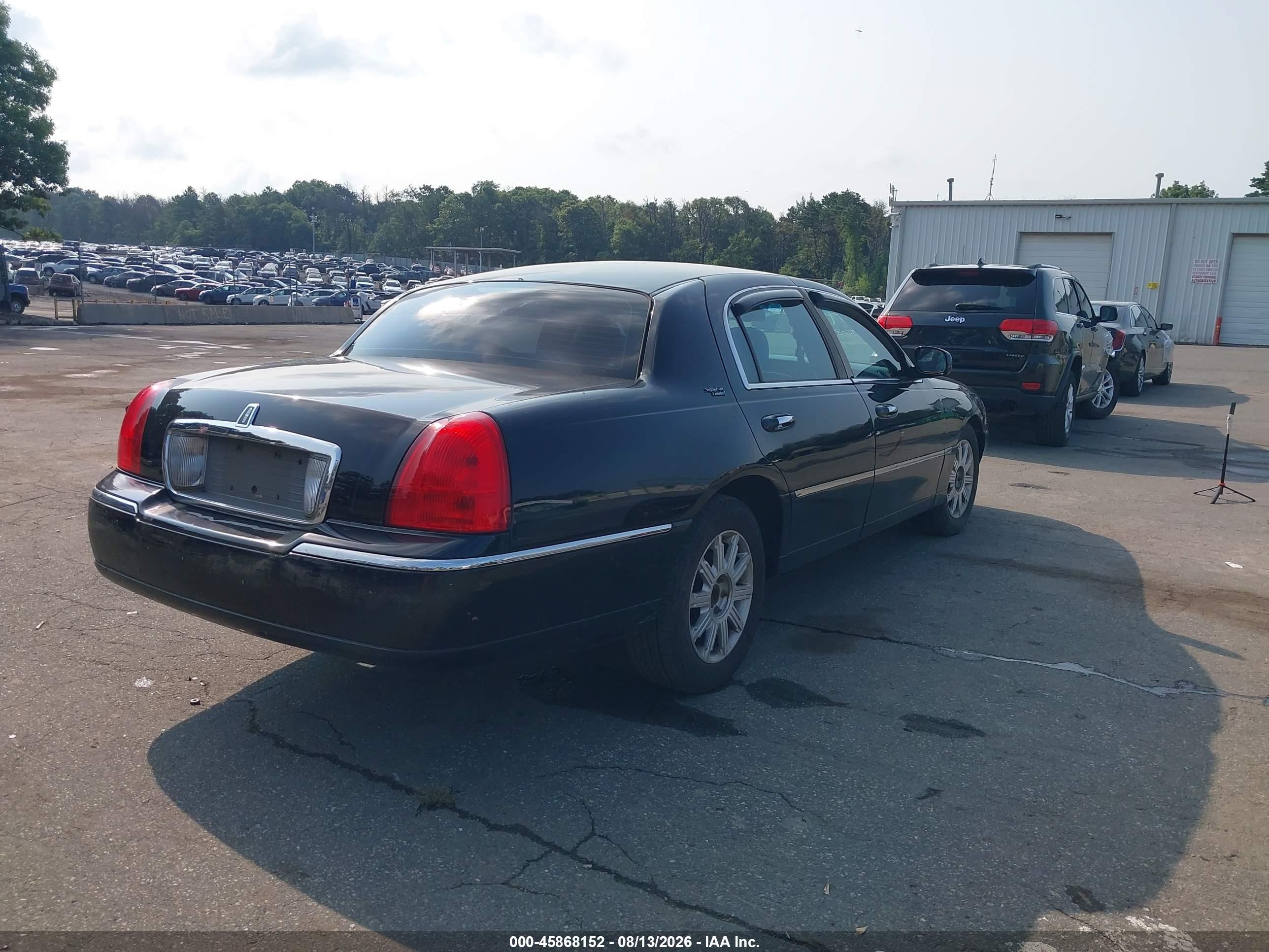2009 Lincoln Town Car Signature Limited Black vin: 2LNHM82V69X621185