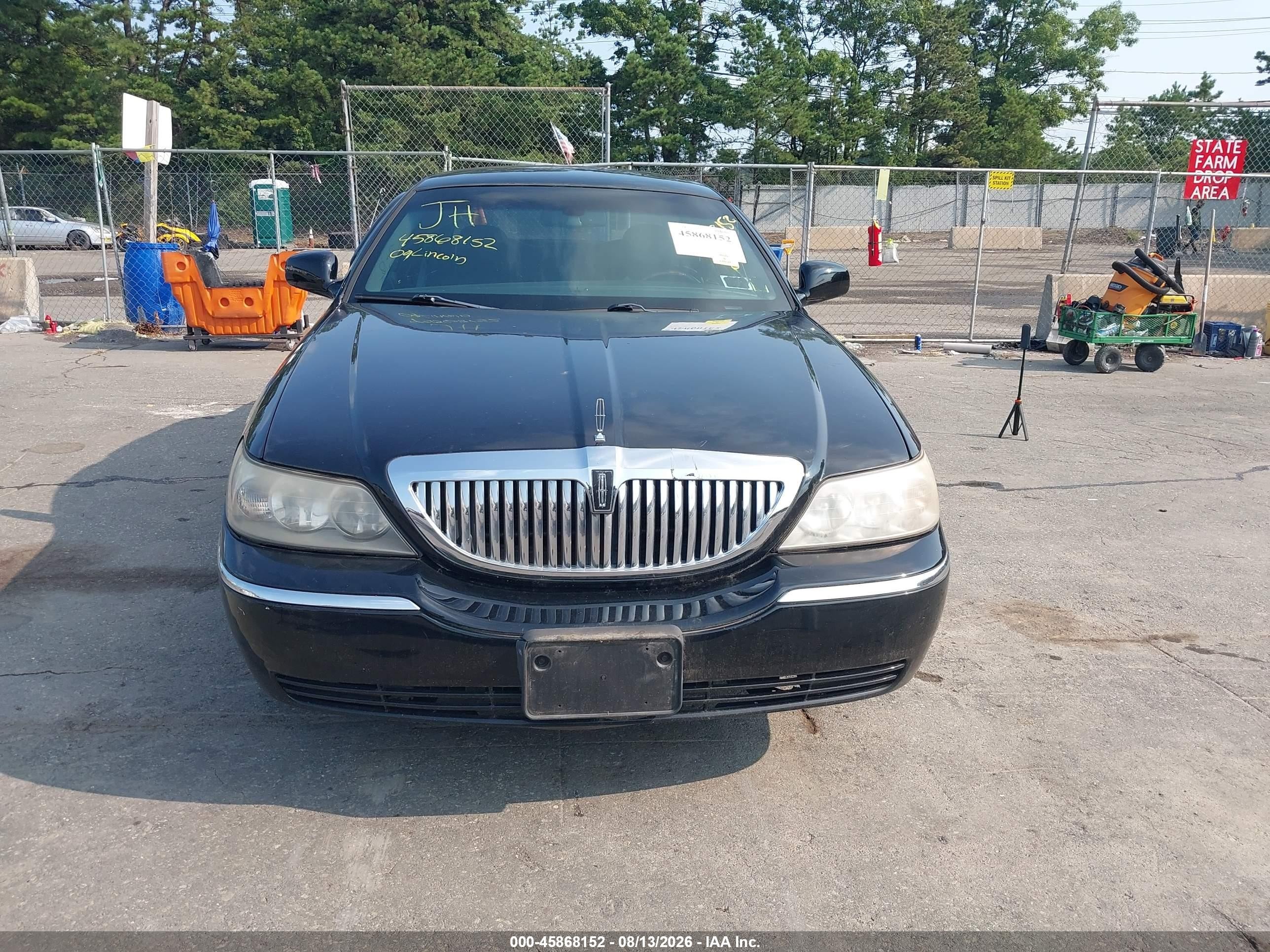2009 Lincoln Town Car Signature Limited Black vin: 2LNHM82V69X621185