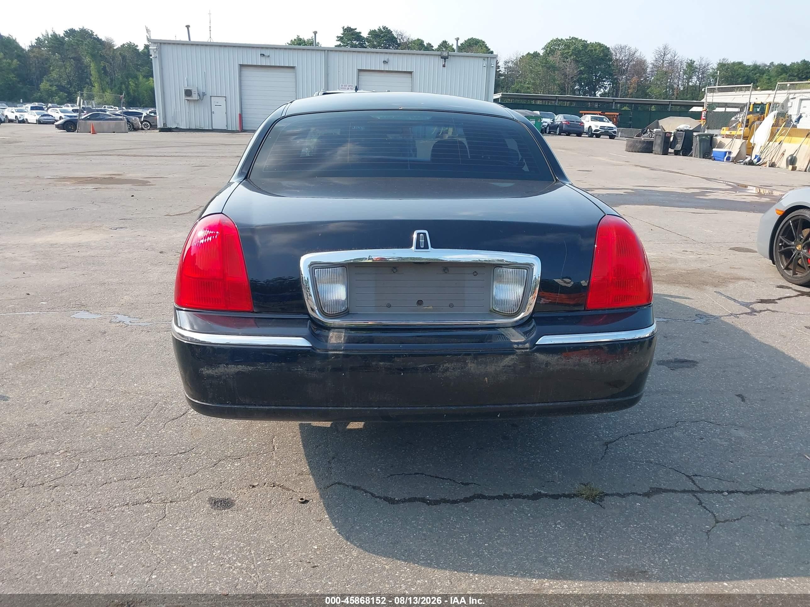 2009 Lincoln Town Car Signature Limited Black vin: 2LNHM82V69X621185