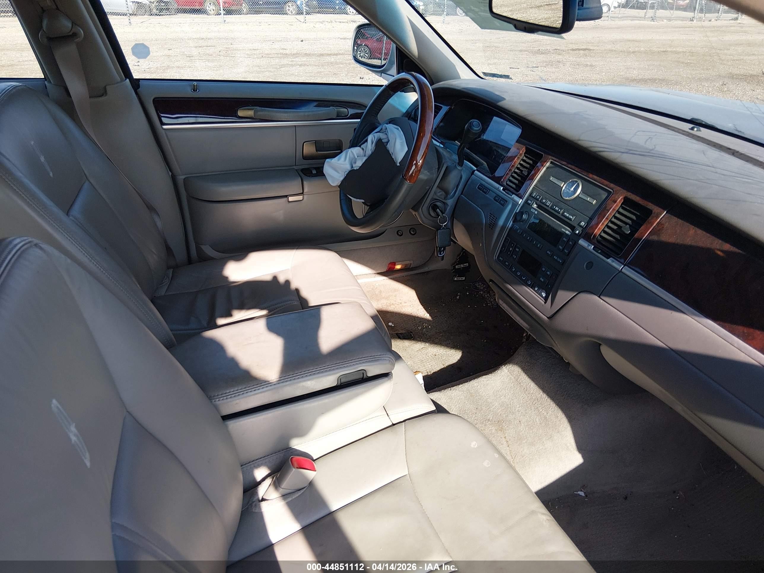 2009 Lincoln Town Car Signature Limited Silver vin: 2LNHM82V69X633661