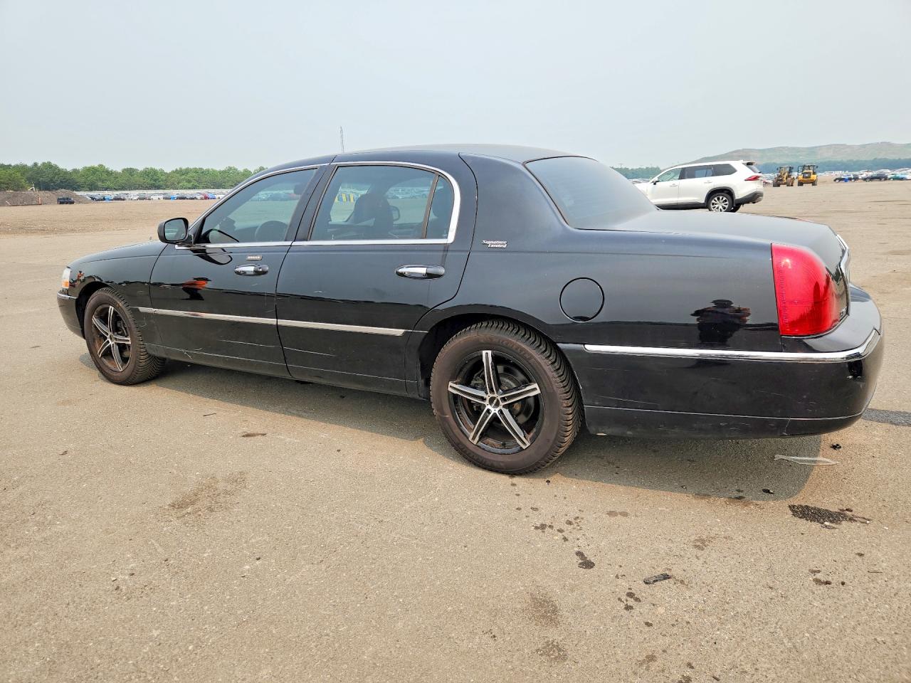 2008 Lincoln Town Car Signature Limited Black vin: 2LNHM82V98X659430