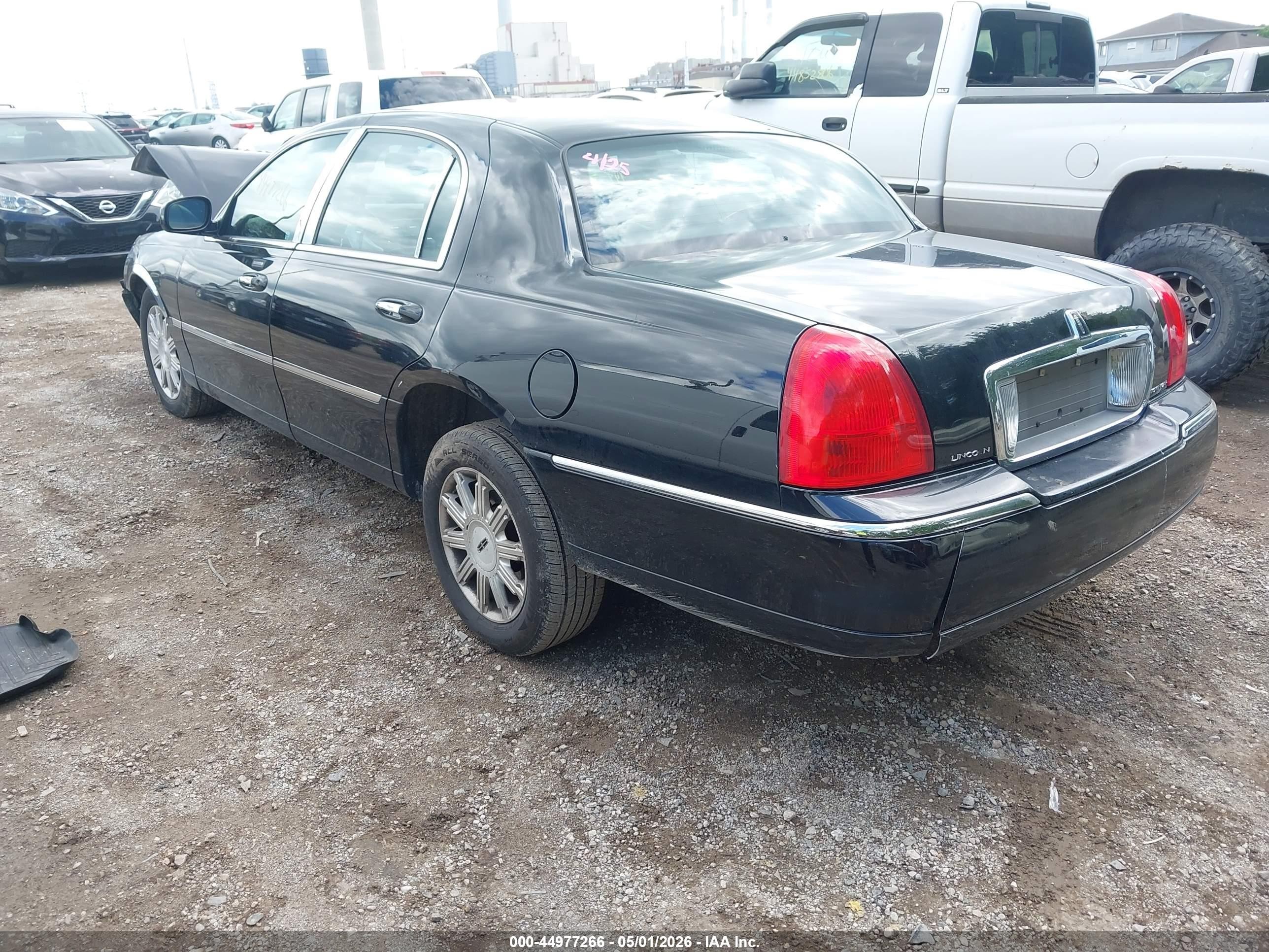 2009 Lincoln Town Car Signature Limited Black vin: 2LNHM82VX9X630245
