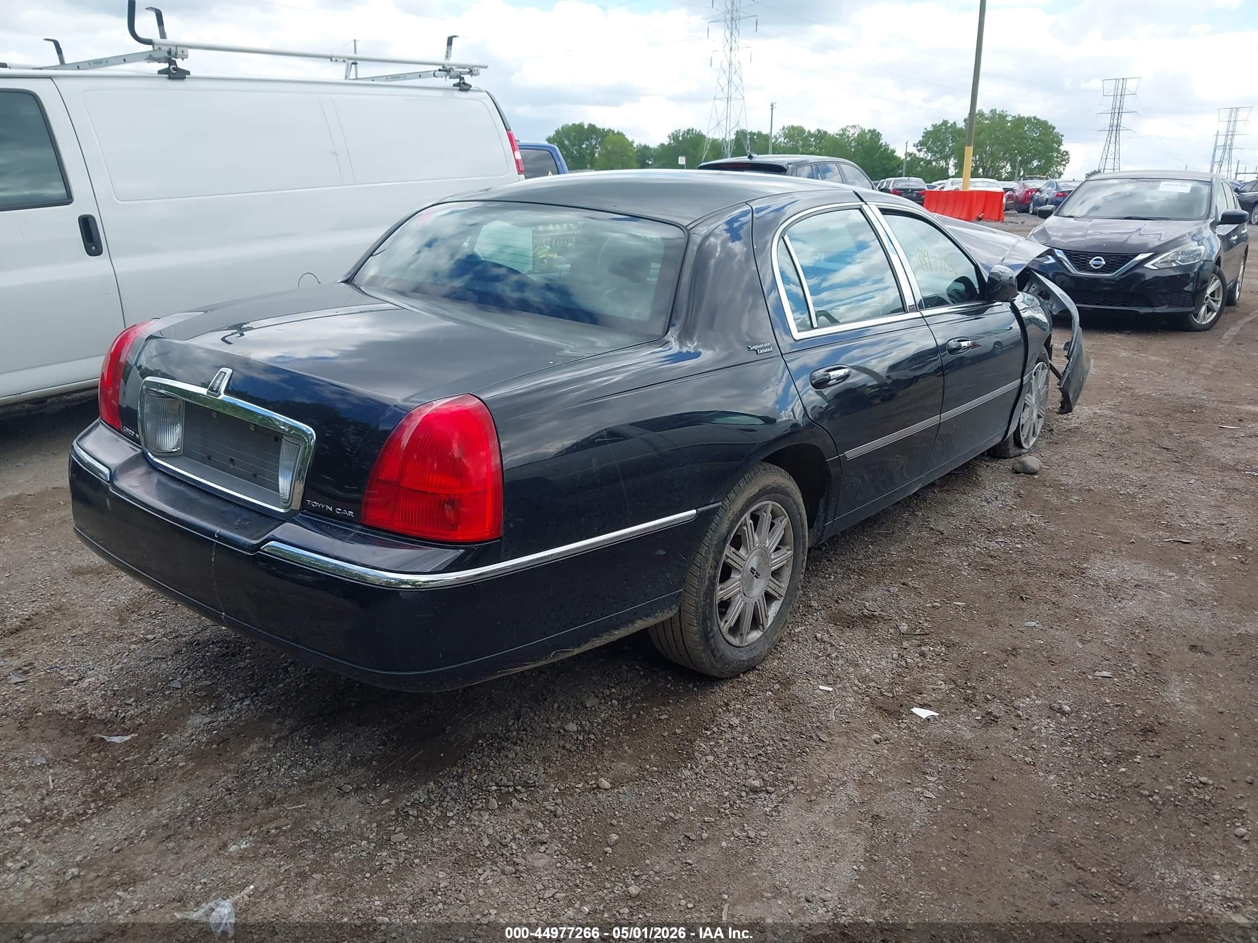 2009 Lincoln Town Car Signature Limited Black vin: 2LNHM82VX9X630245