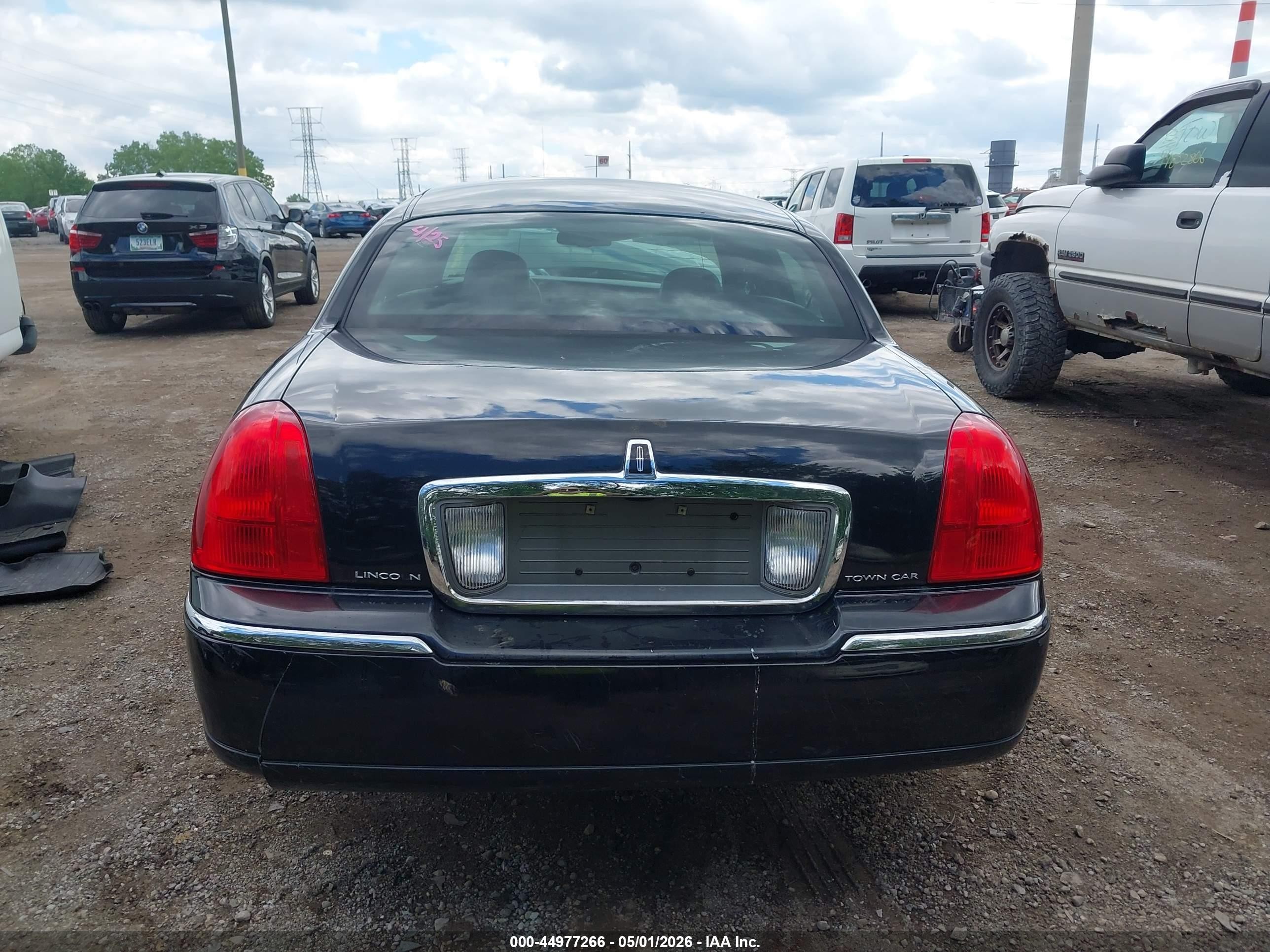 2009 Lincoln Town Car Signature Limited Black vin: 2LNHM82VX9X630245