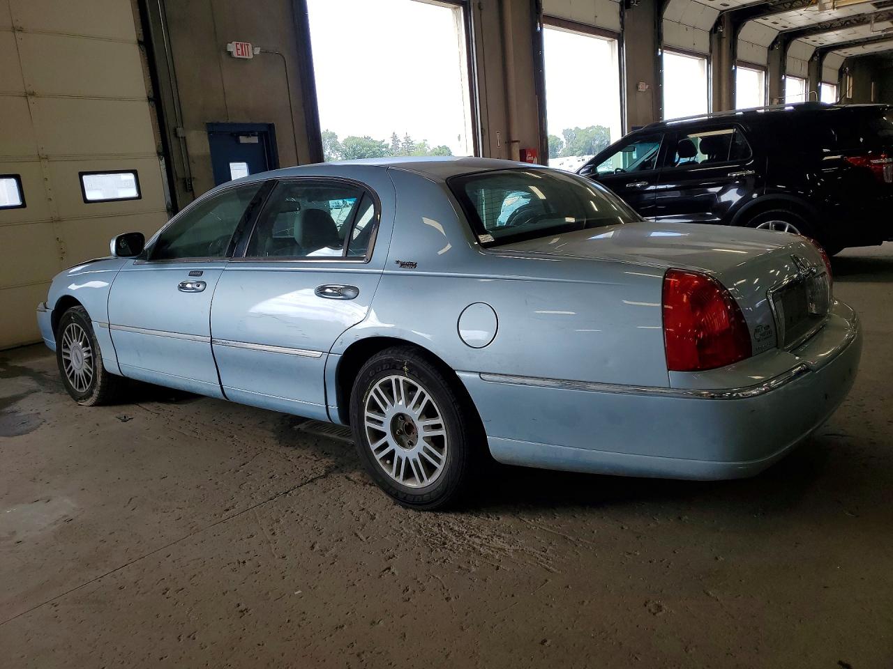 2009 Lincoln Town Car Signature Limited Синий vin: 2LNHM82VX9X633629