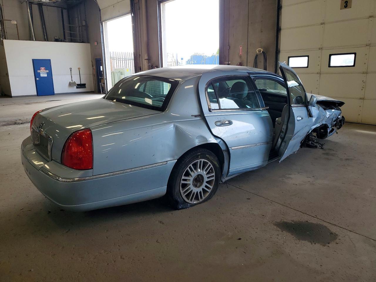 2009 Lincoln Town Car Signature Limited Синий vin: 2LNHM82VX9X633629