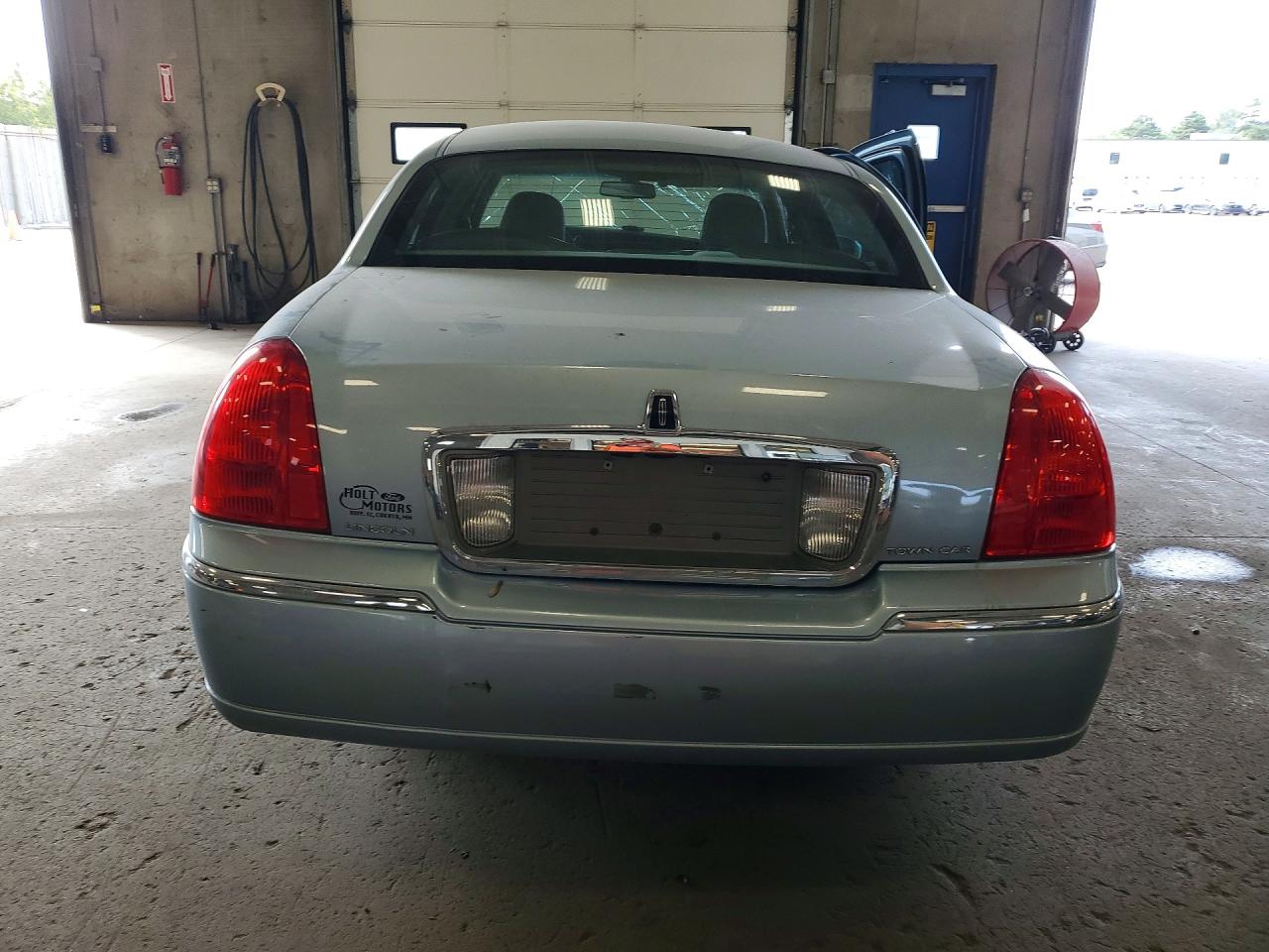 2009 Lincoln Town Car Signature Limited Синий vin: 2LNHM82VX9X633629