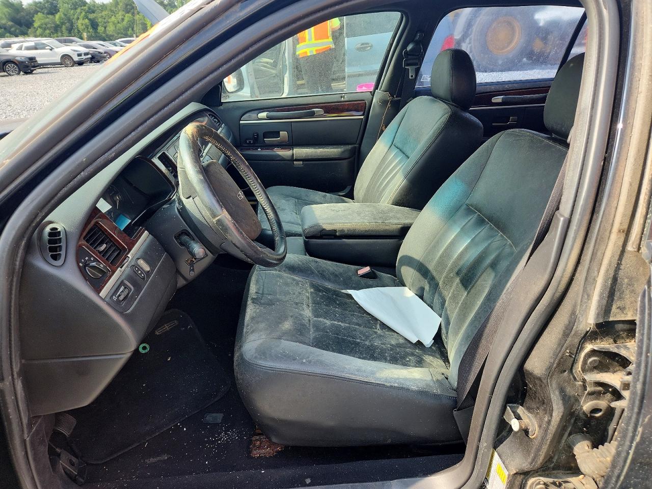 2008 Lincoln Town Car Black vin: 2LNHM84W08X624524