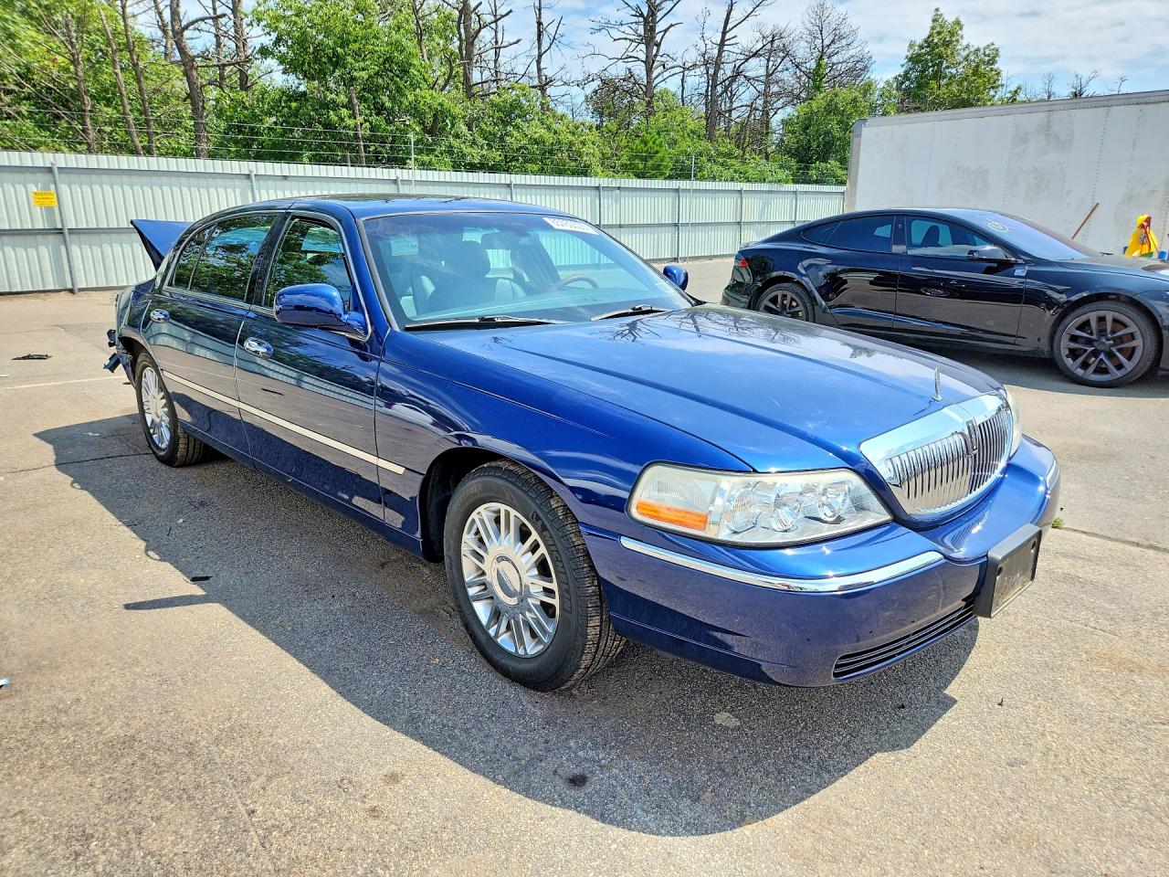 2008 Lincoln Town Car Signature Long Wheelbase Blue vin: 2LNHM85W48X639123