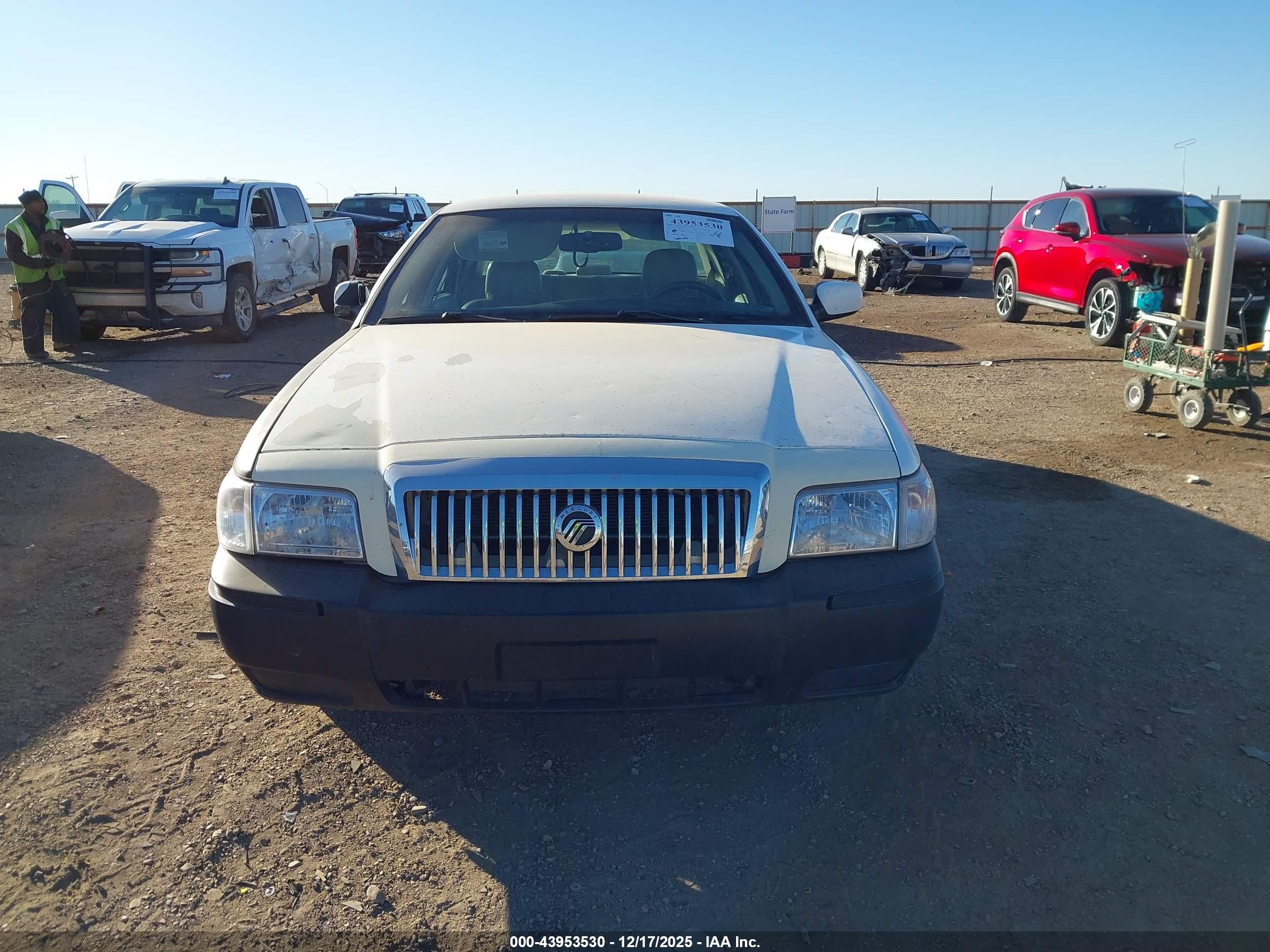 2010 Mercury Grand Marquis Ls (fleet Only) Белый vin: 2MEBM7FV0AX600625