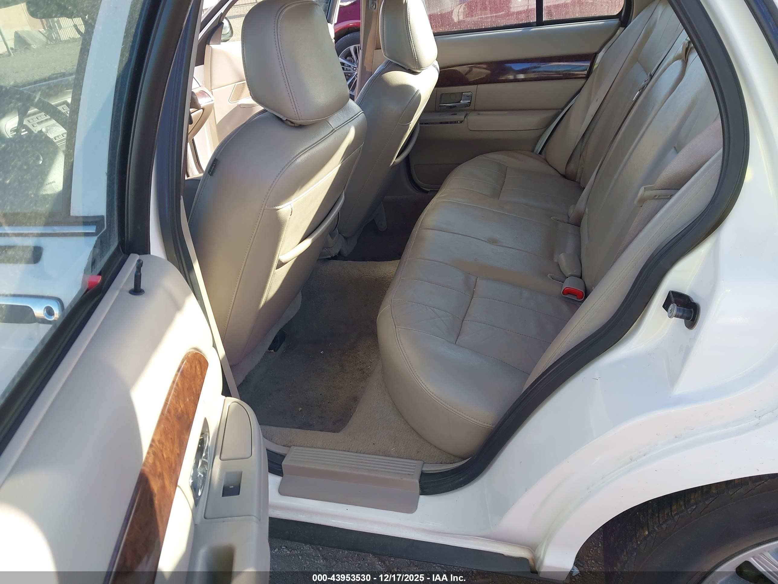 2010 Mercury Grand Marquis Ls (fleet Only) Белый vin: 2MEBM7FV0AX600625