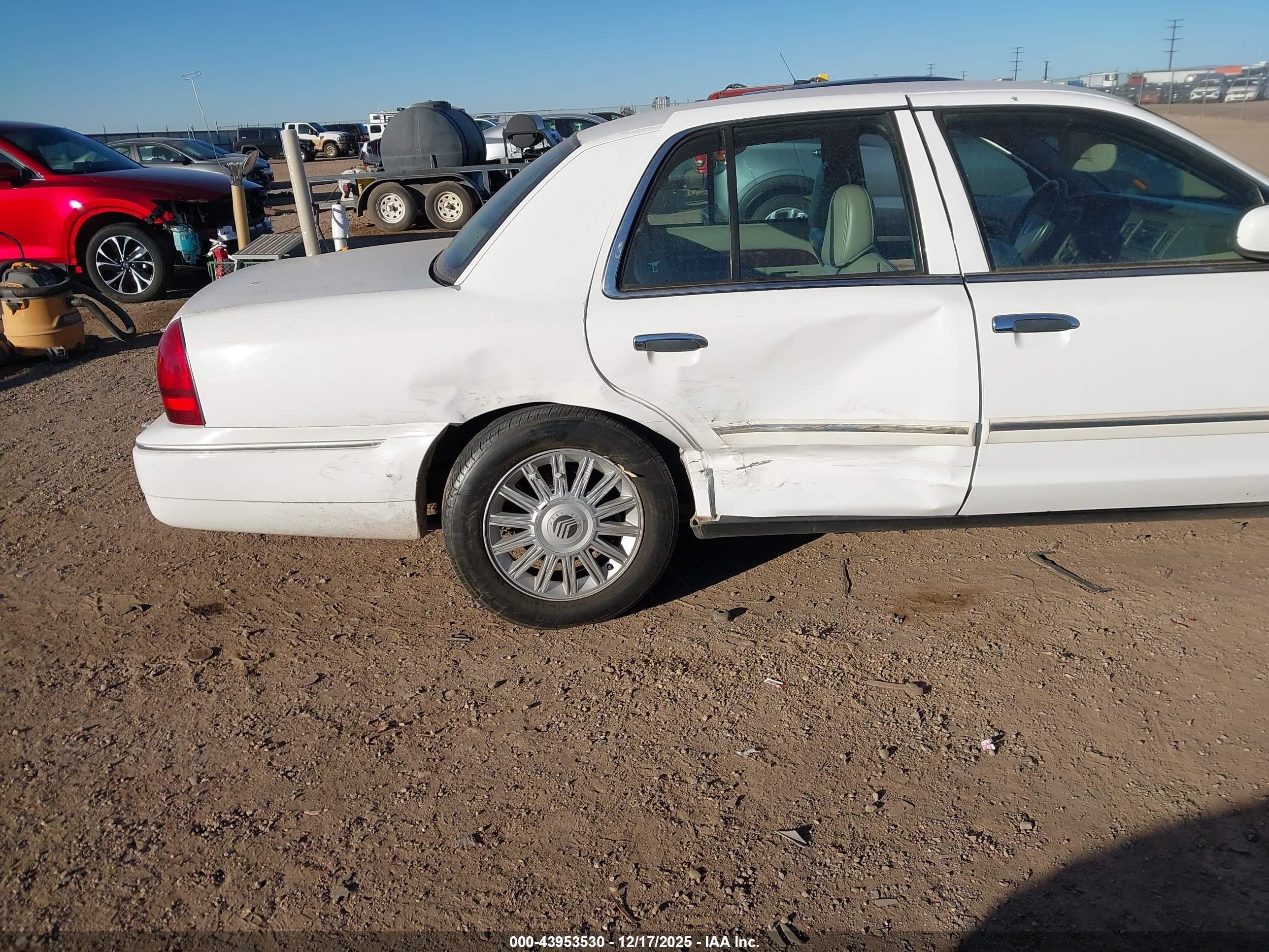 2010 Mercury Grand Marquis Ls (fleet Only) Белый vin: 2MEBM7FV0AX600625