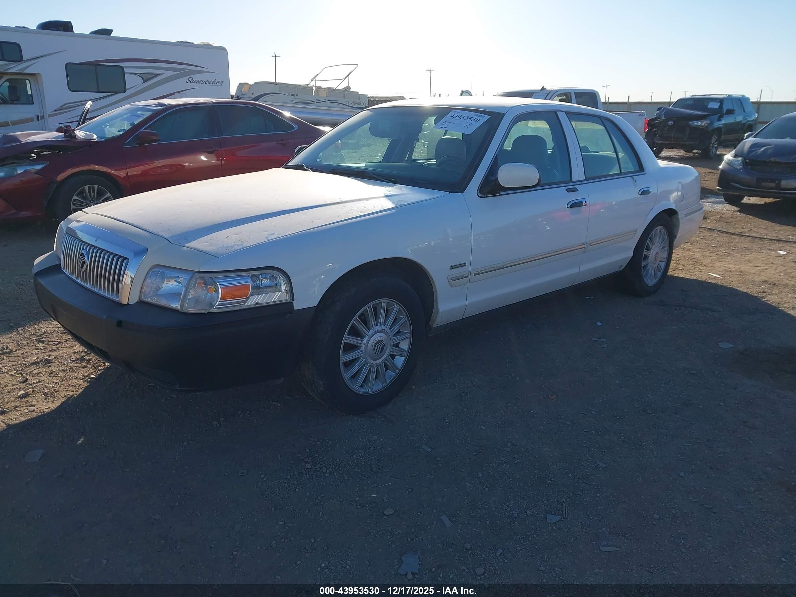 2010 Mercury Grand Marquis Ls (fleet Only) Белый vin: 2MEBM7FV0AX600625