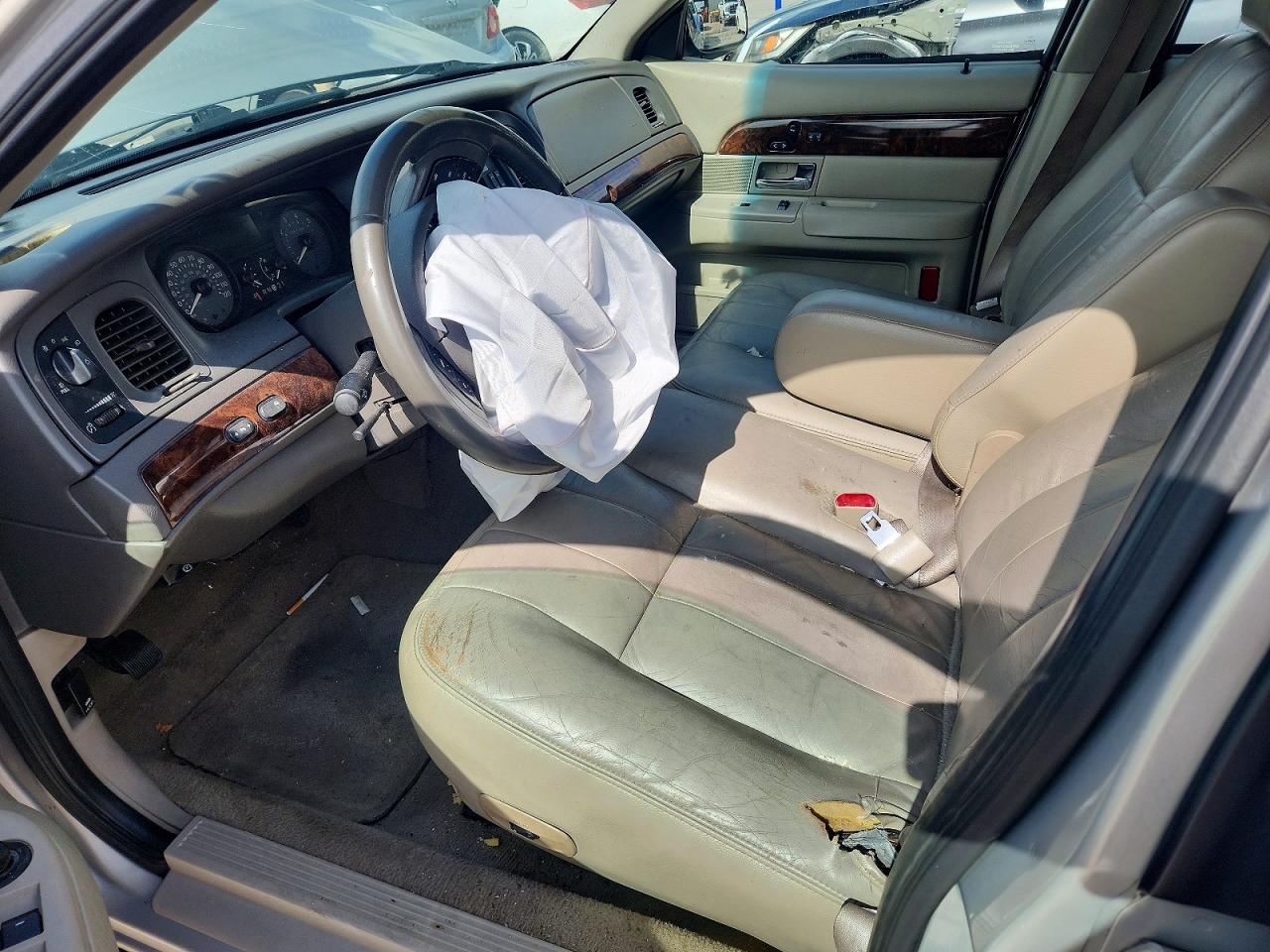 2010 Mercury Grand Marquis Ls Silver vin: 2MEBM7FV0AX602293