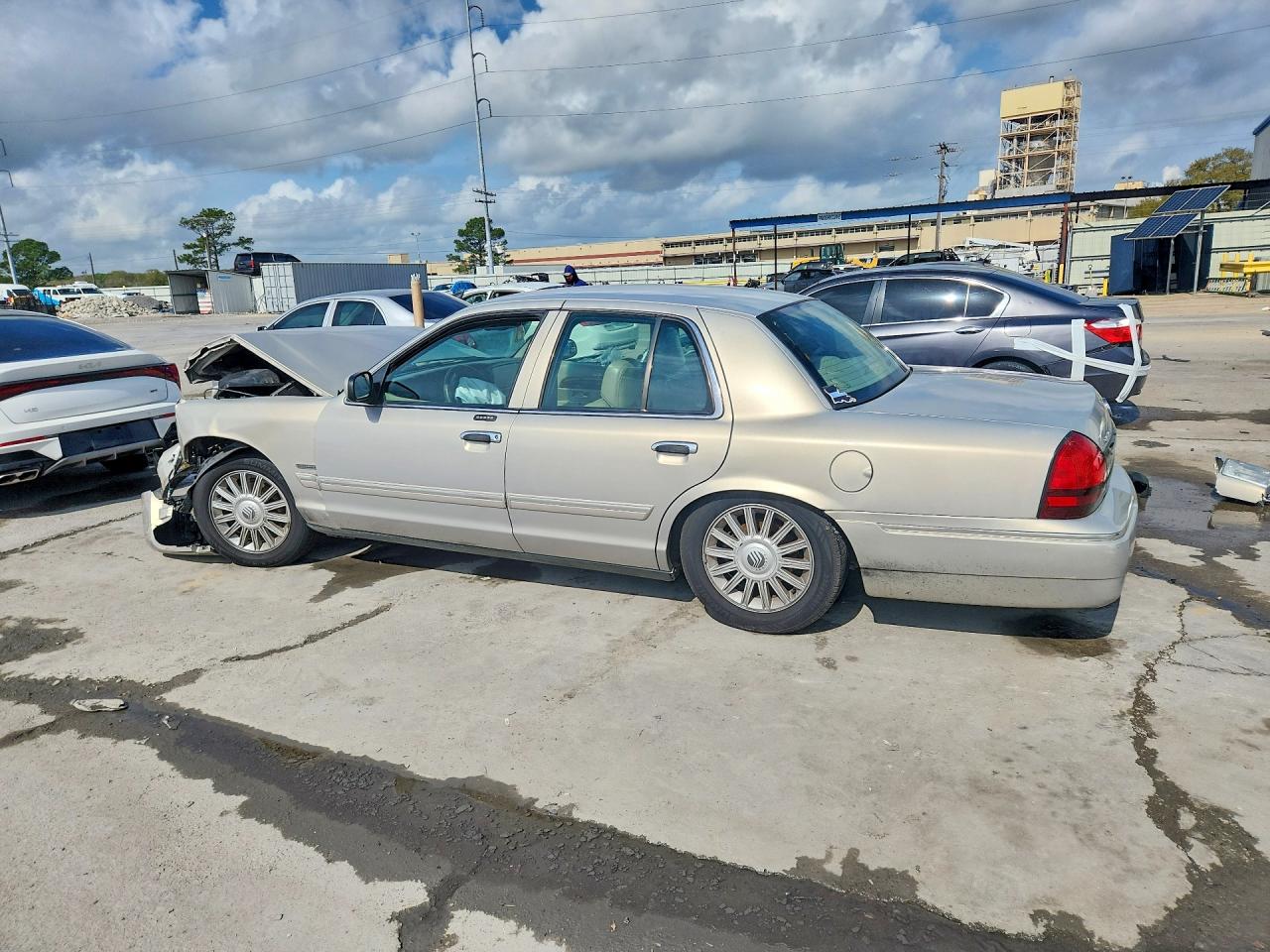 2010 Mercury Grand Marquis Ls Silver vin: 2MEBM7FV0AX602293
