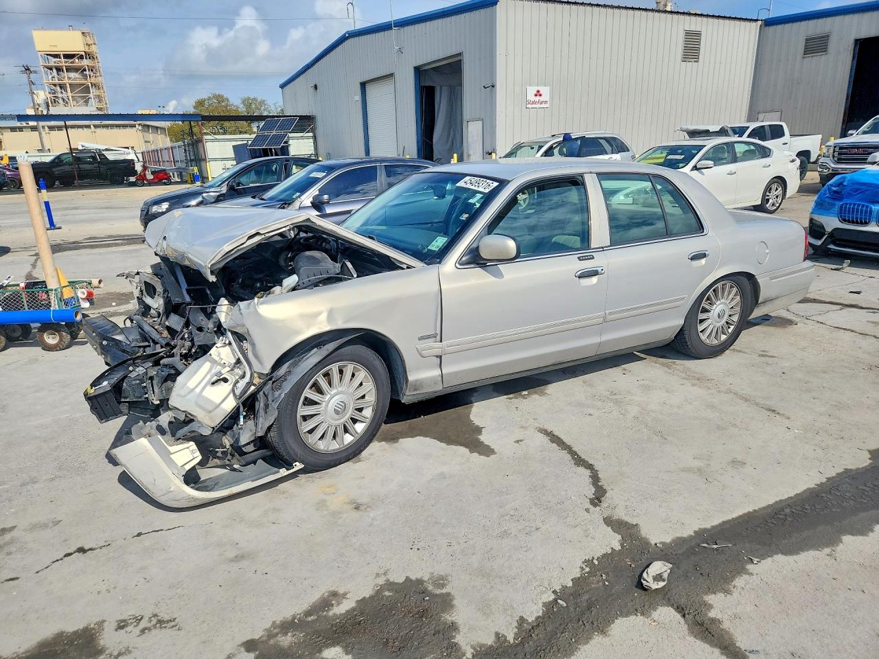 2010 Mercury Grand Marquis Ls Silver vin: 2MEBM7FV0AX602293