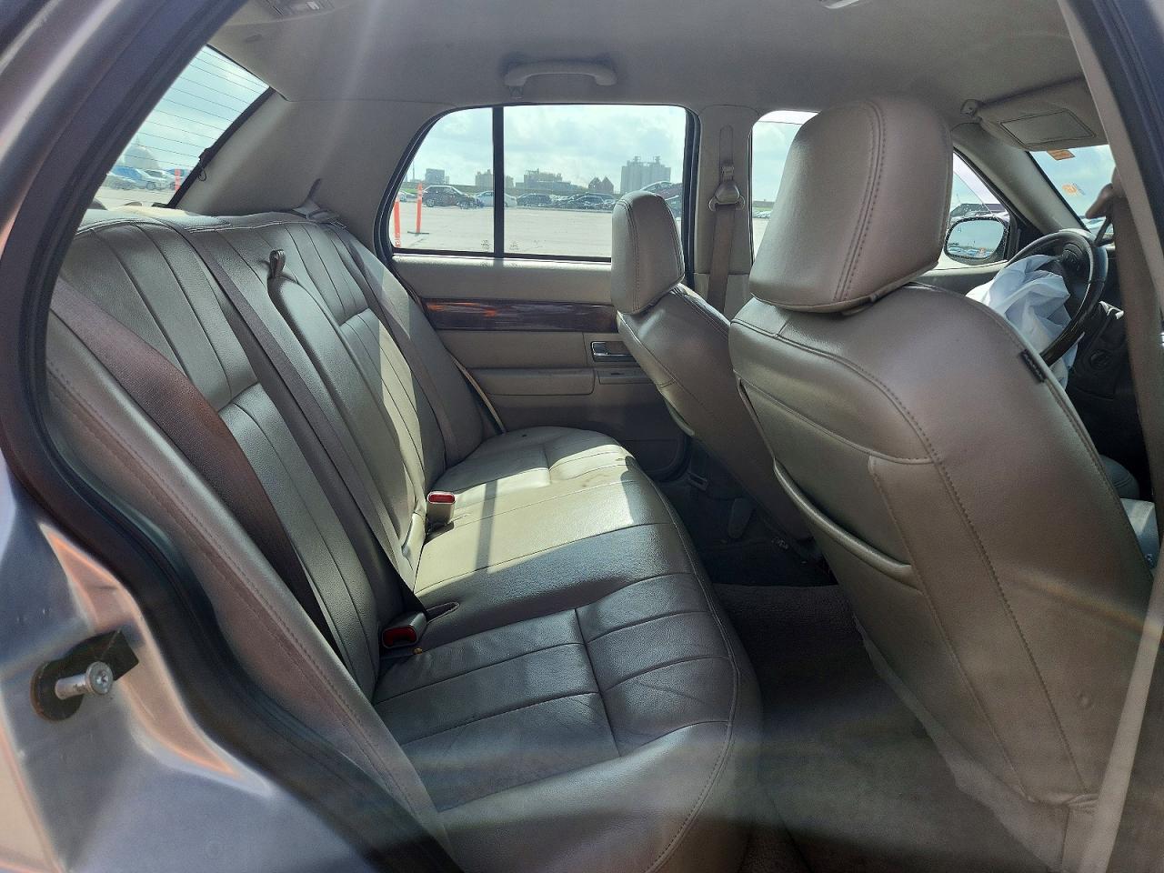 2010 Mercury Grand Marquis Ls Silver vin: 2MEBM7FV0AX602293