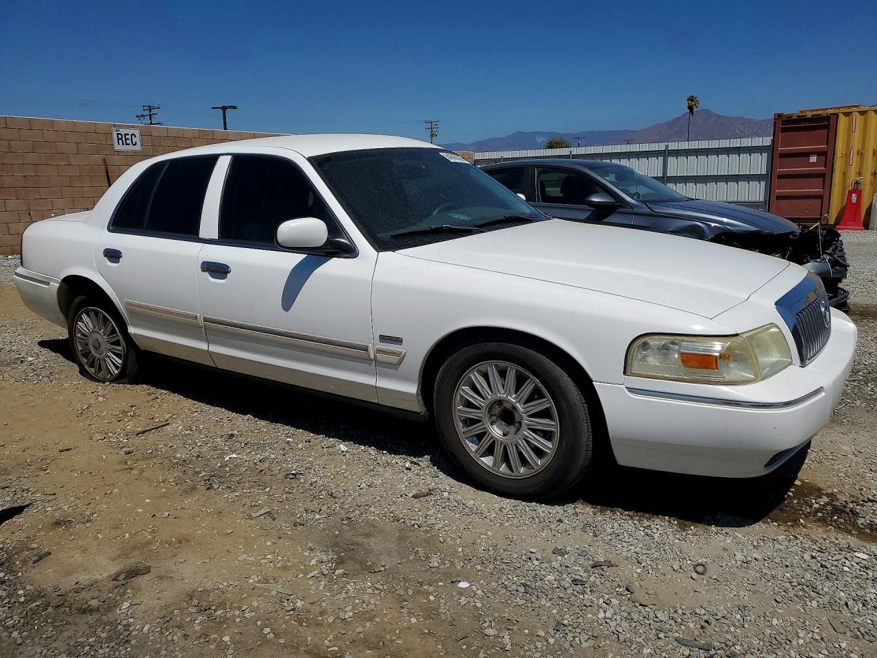 2010 Mercury Grand Marquis Ls White vin: 2MEBM7FV1AX632564