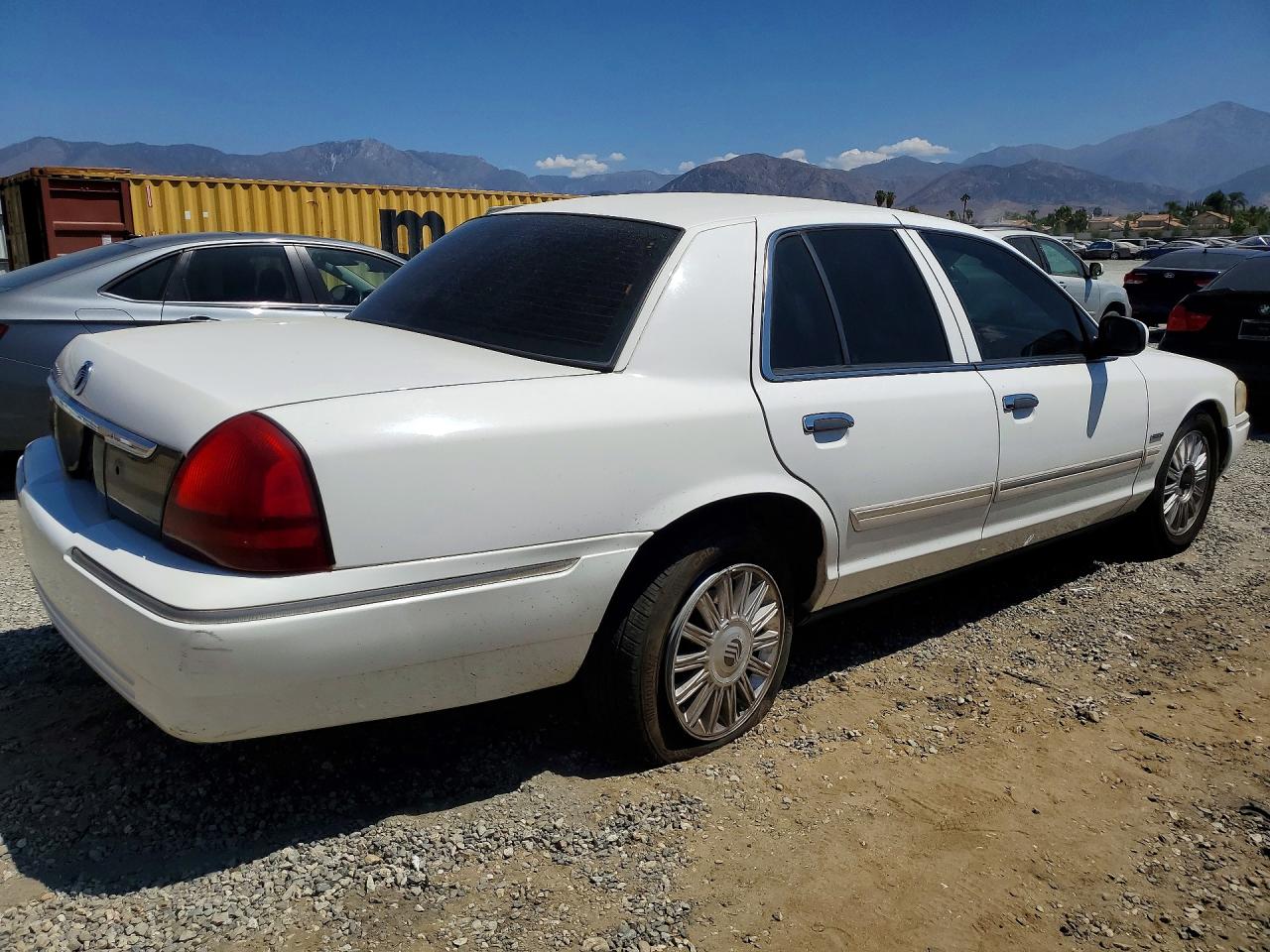 2010 Mercury Grand Marquis Ls White vin: 2MEBM7FV1AX632564
