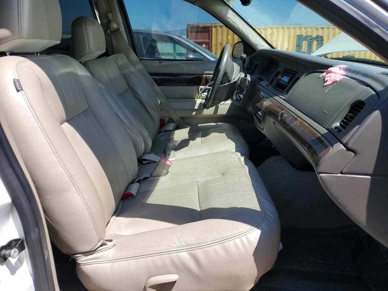 2010 Mercury Grand Marquis Ls White vin: 2MEBM7FV1AX632564