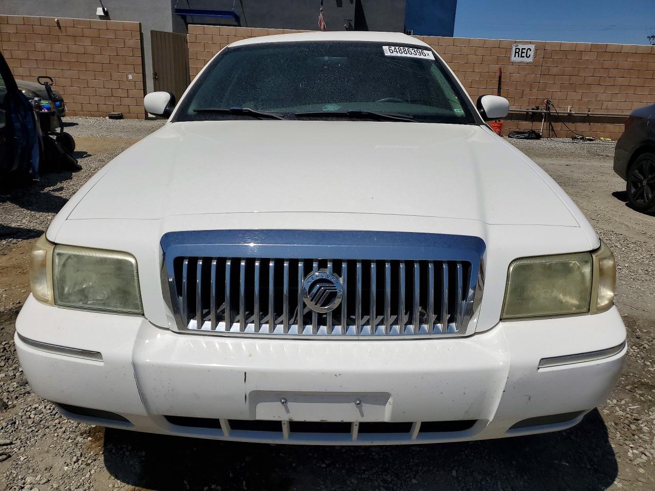 2010 Mercury Grand Marquis Ls White vin: 2MEBM7FV1AX632564