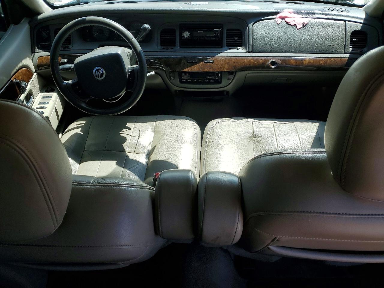 2010 Mercury Grand Marquis Ls White vin: 2MEBM7FV1AX632564