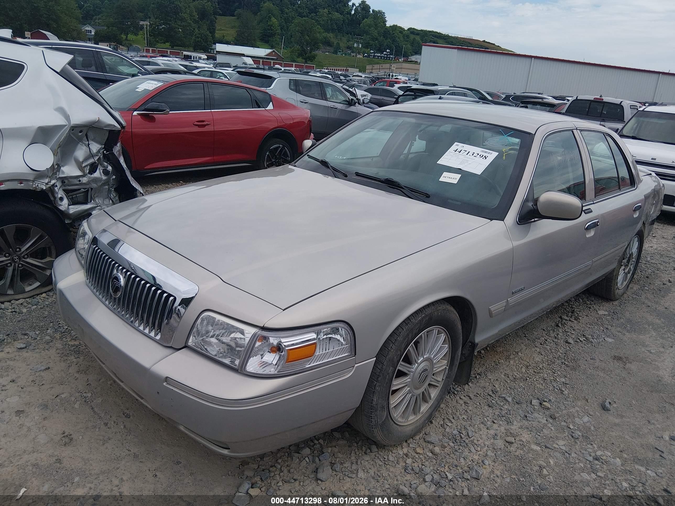 2010 Mercury Grand Marquis Ls (fleet Only) Серебряный vin: 2MEBM7FV1AX633438