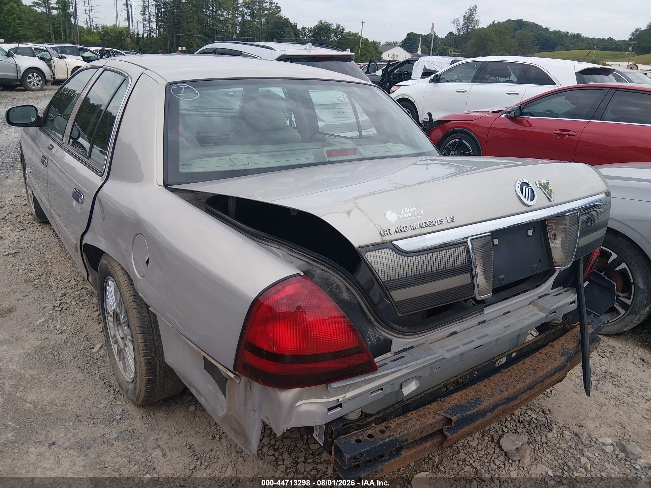 2010 Mercury Grand Marquis Ls (fleet Only) Серебряный vin: 2MEBM7FV1AX633438