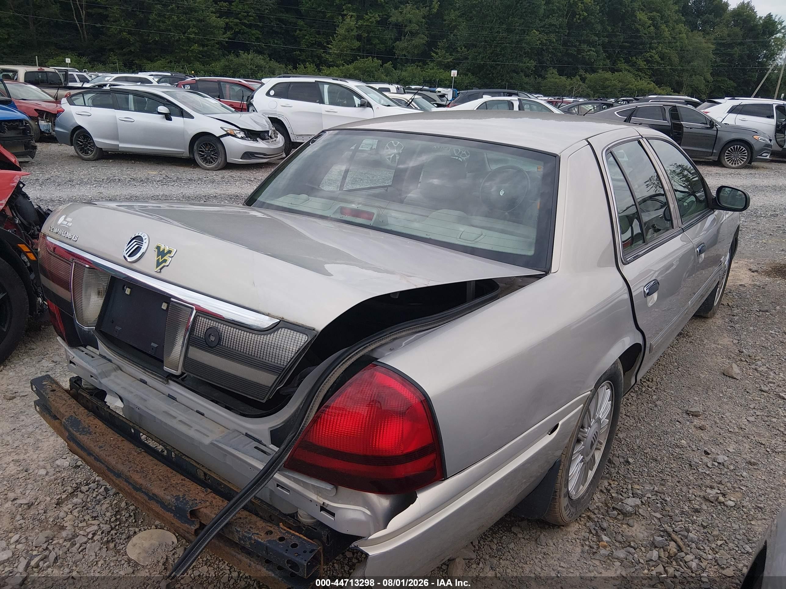 2010 Mercury Grand Marquis Ls (fleet Only) Серебряный vin: 2MEBM7FV1AX633438