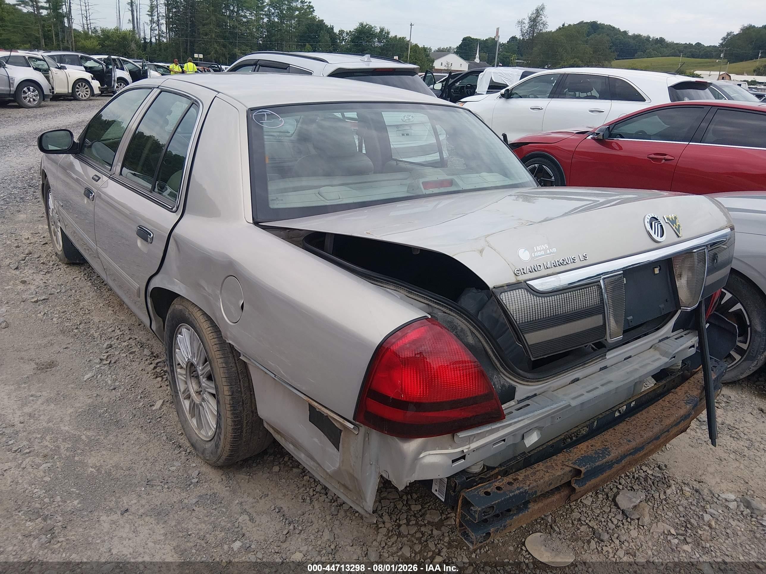 2010 Mercury Grand Marquis Ls (fleet Only) Серебряный vin: 2MEBM7FV1AX633438
